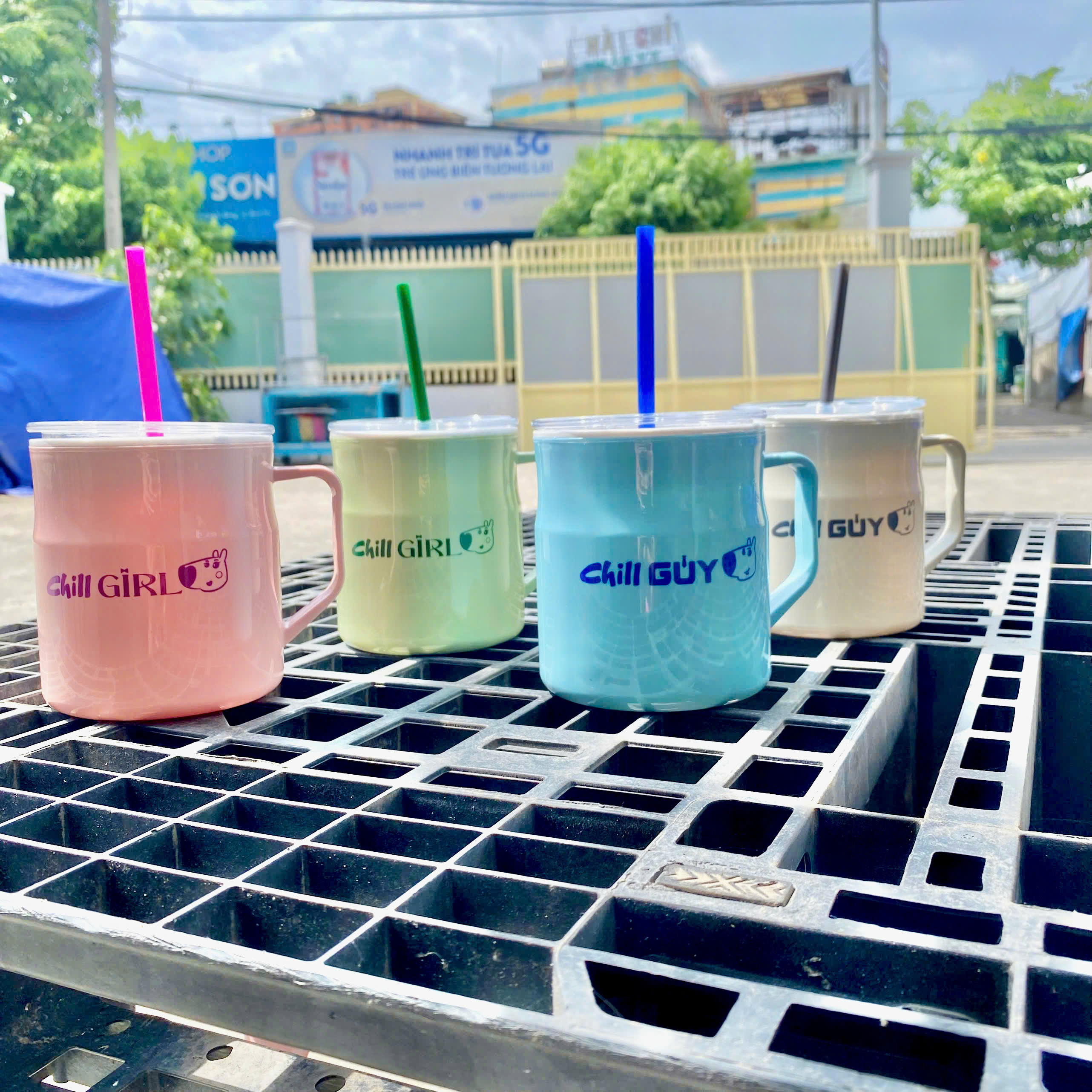[24] Ly Nhựa Có Tay Cầm CHILL GIRL 700ml (V)