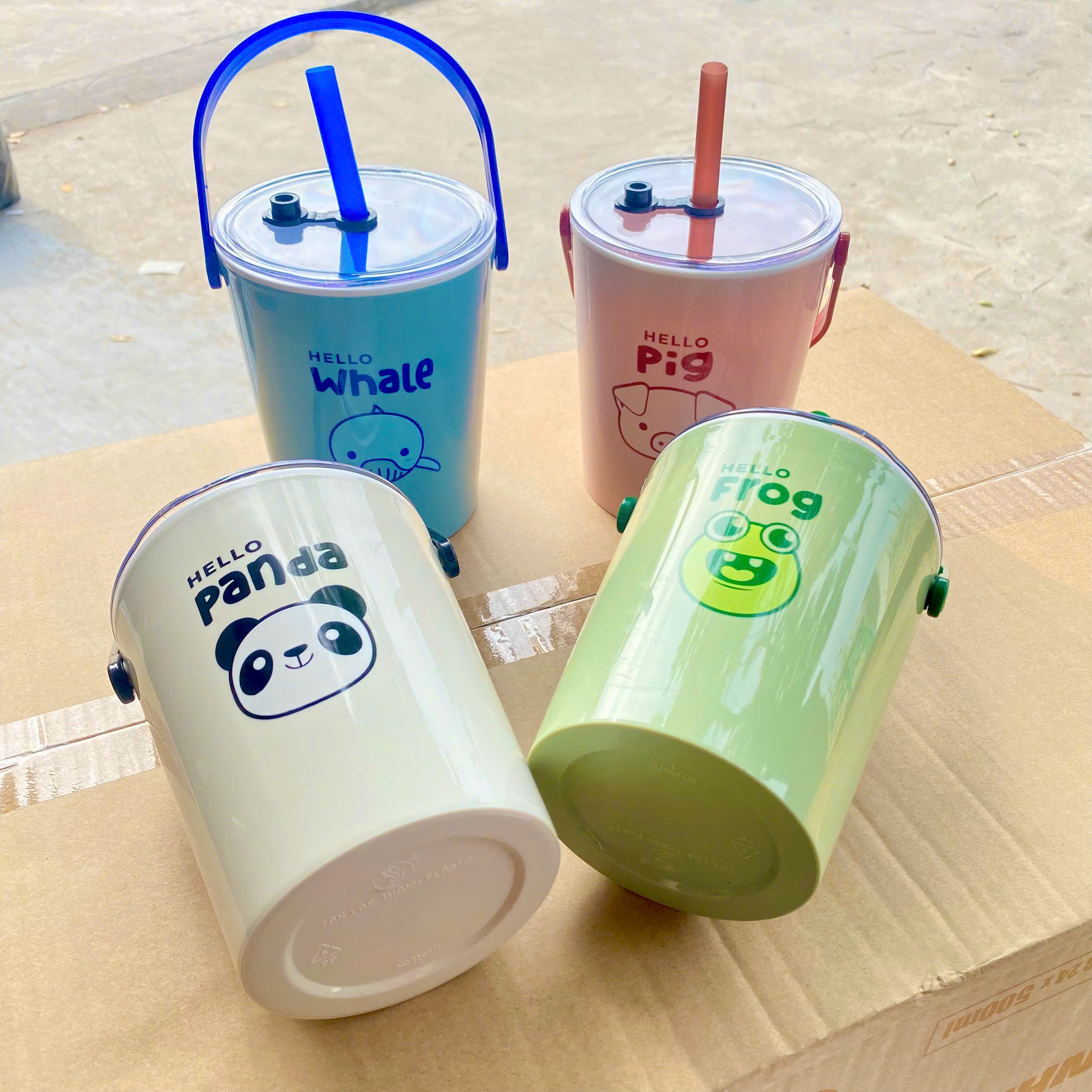 [24] Ly Nhựa Giữ Nhiệt X.O Có Quai Xách 1000ml 5810 (V)