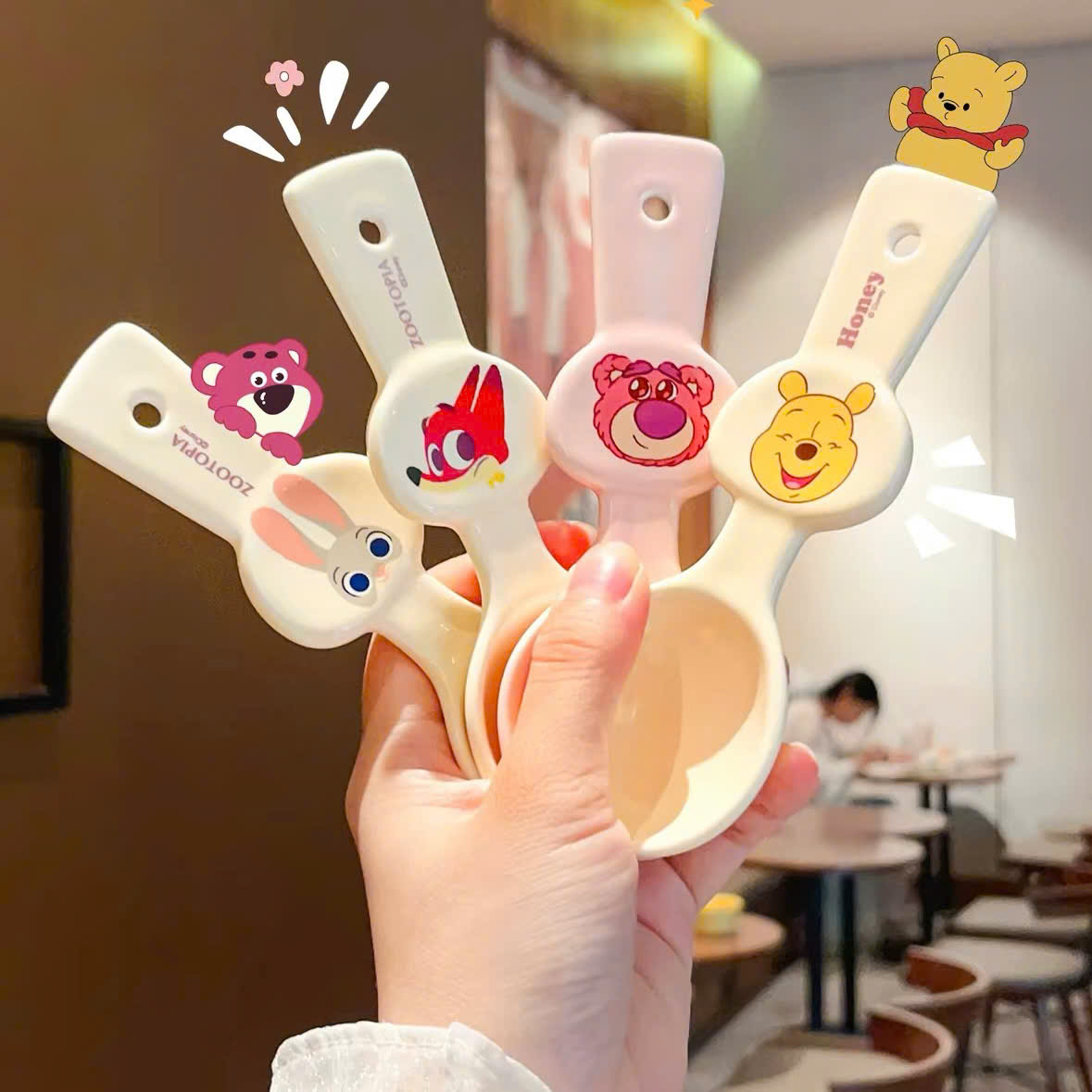 [360] Muỗng Sứ DAISY (V+)