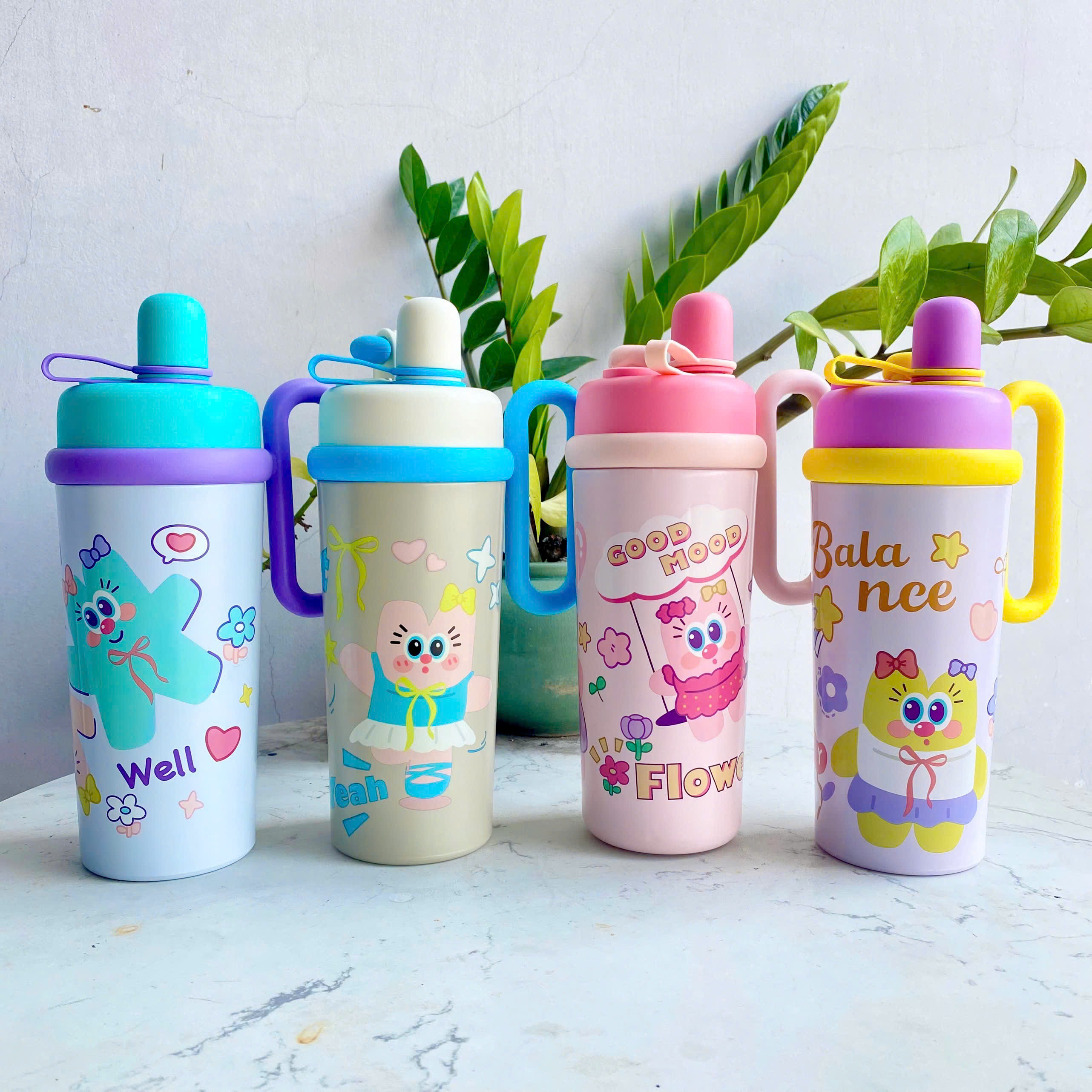 [40] Bình Giữ Nhiệt Hoạt Hình Bọt Biển QUAI CẦM Ngang 700ml