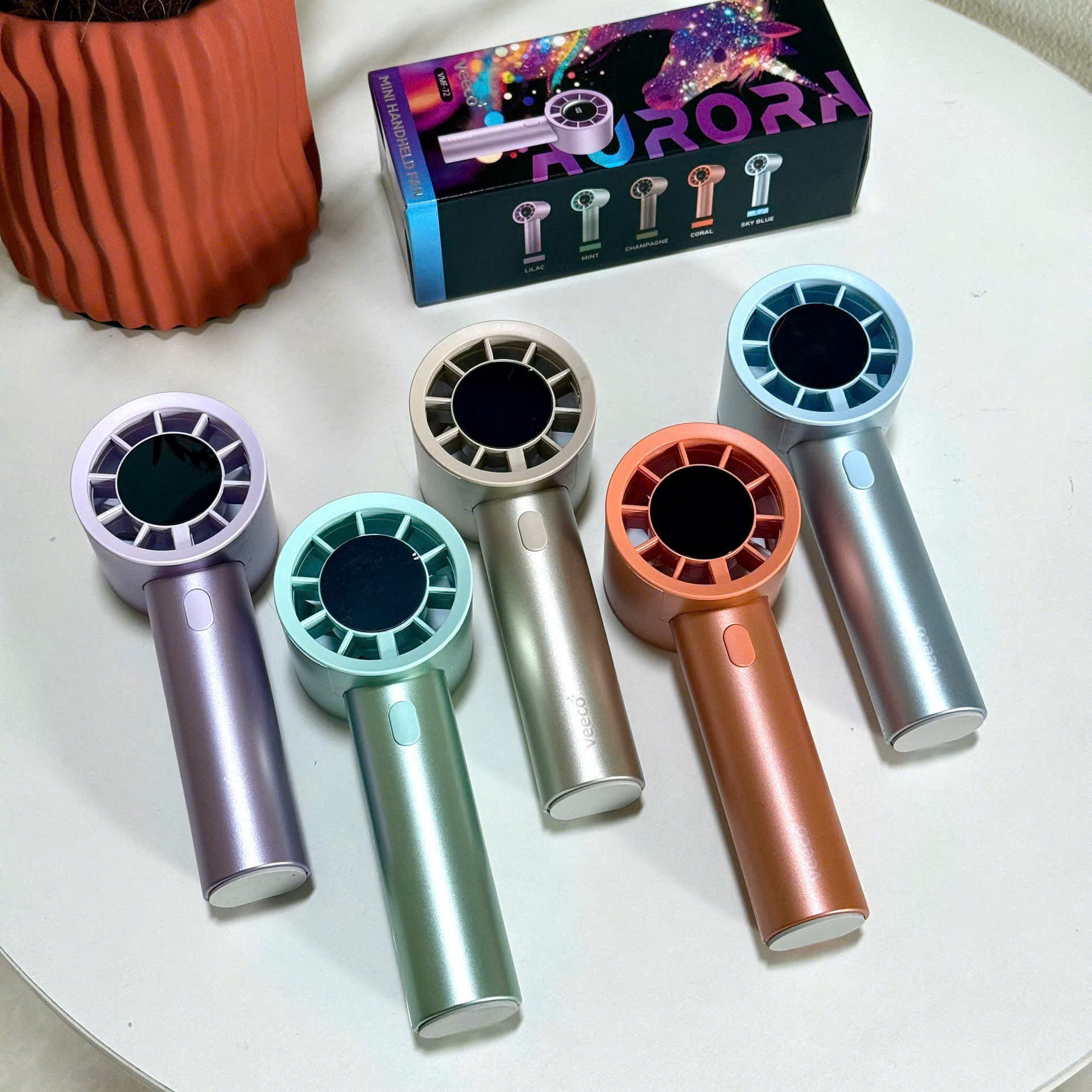 [50] Quạt Tích Điện Cầm Tay AURORA VMF72