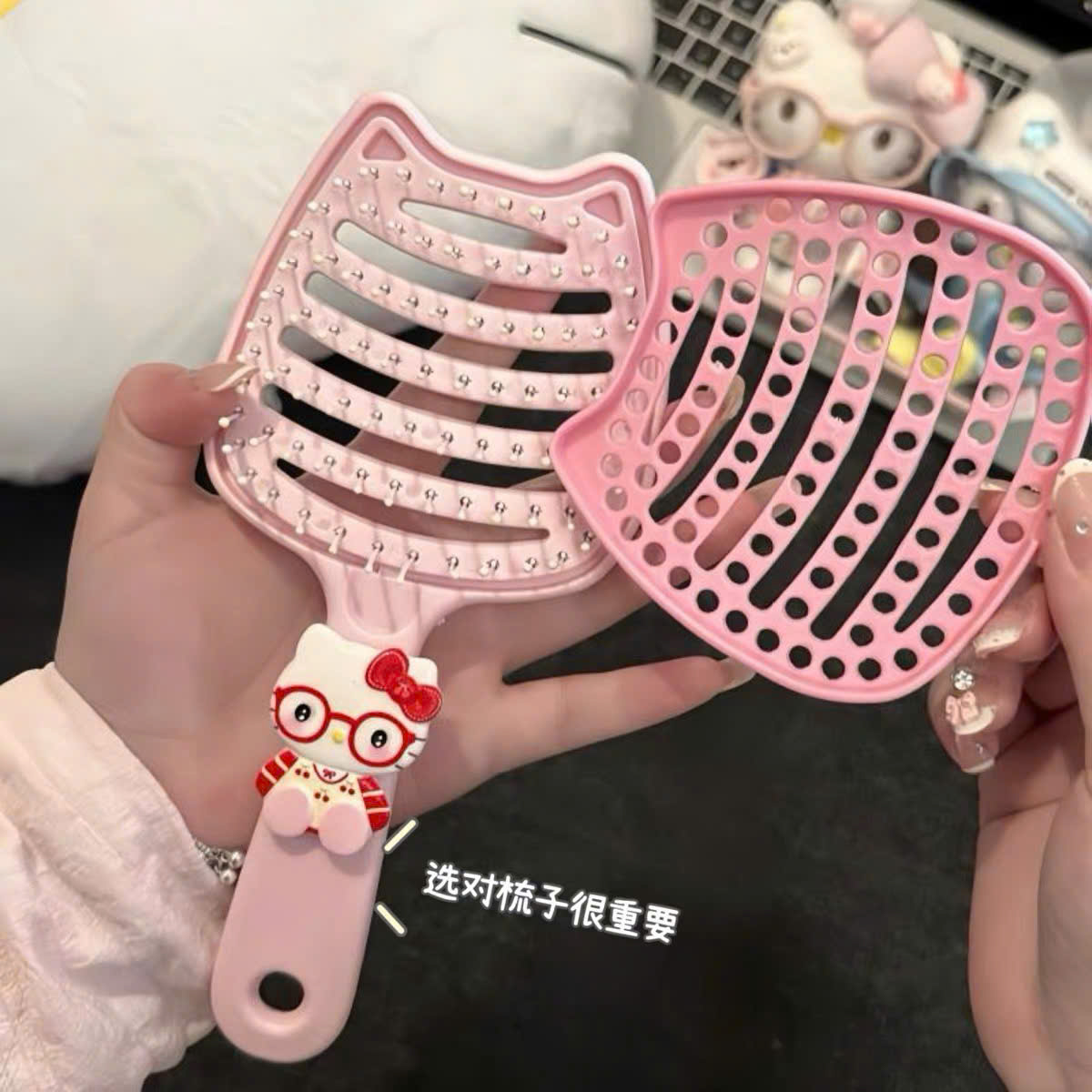 [400] Lược Tạo Phồng Tai Mèo Sticker