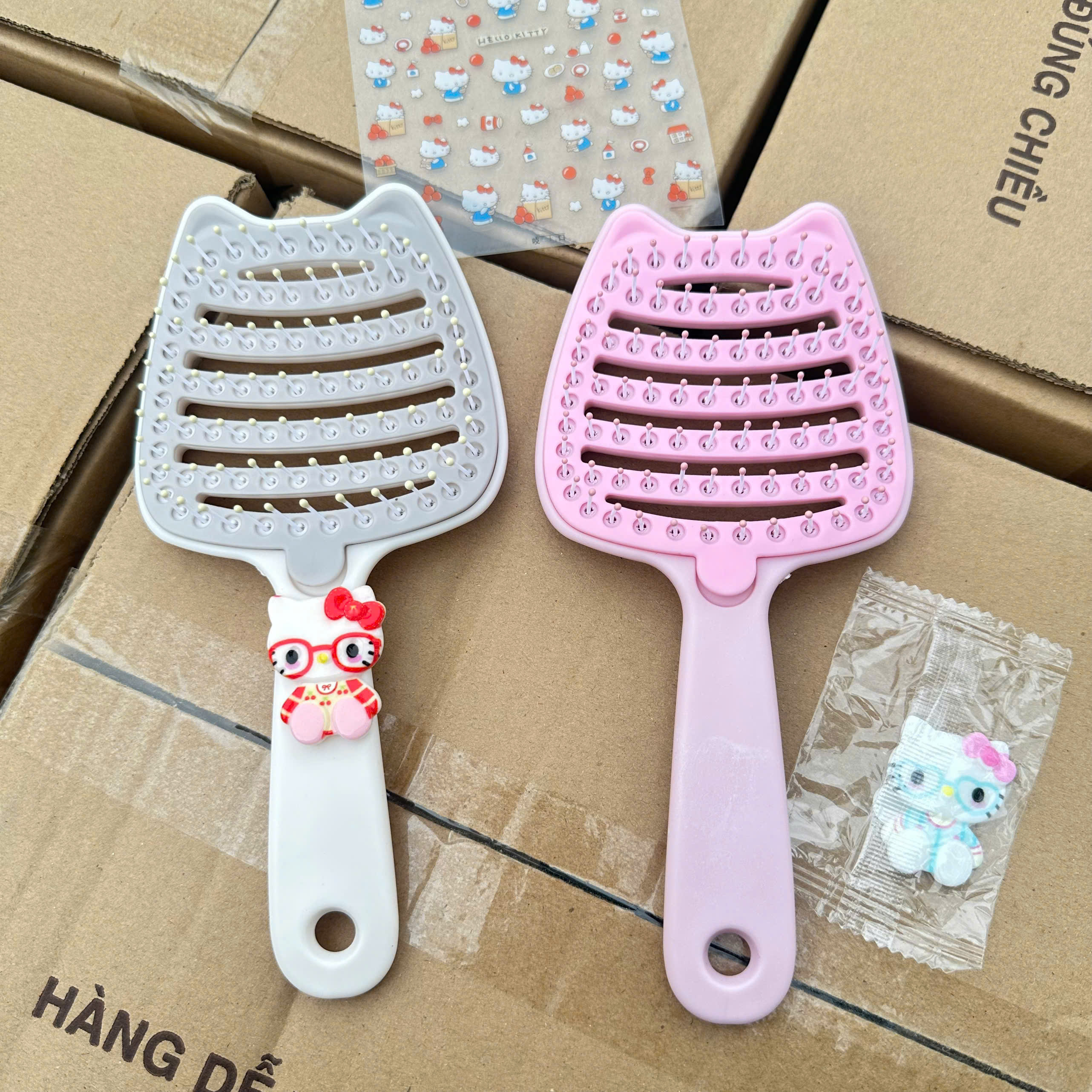 [400] Lược Tạo Phồng Tai Mèo Sticker