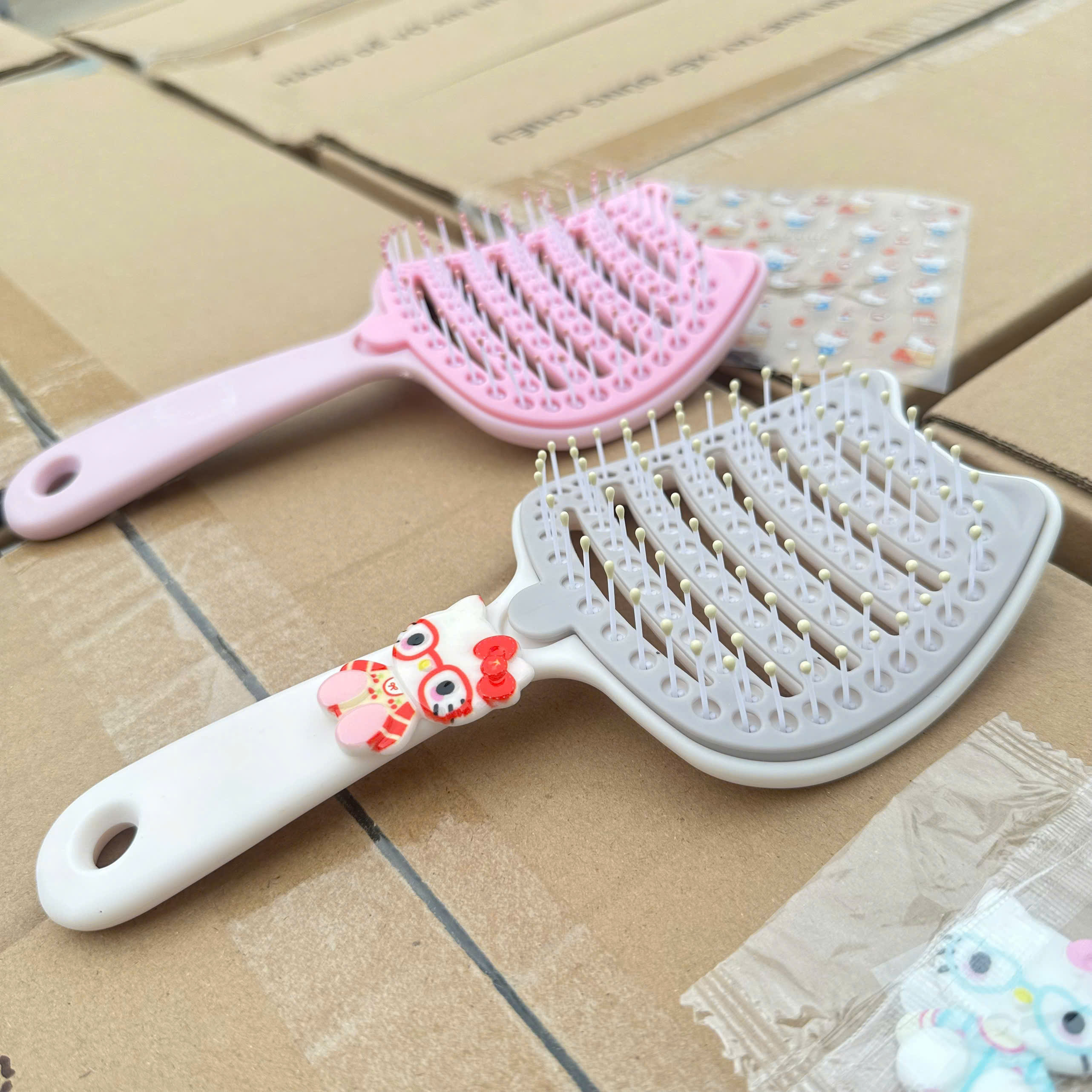 [400] Lược Tạo Phồng Tai Mèo Sticker