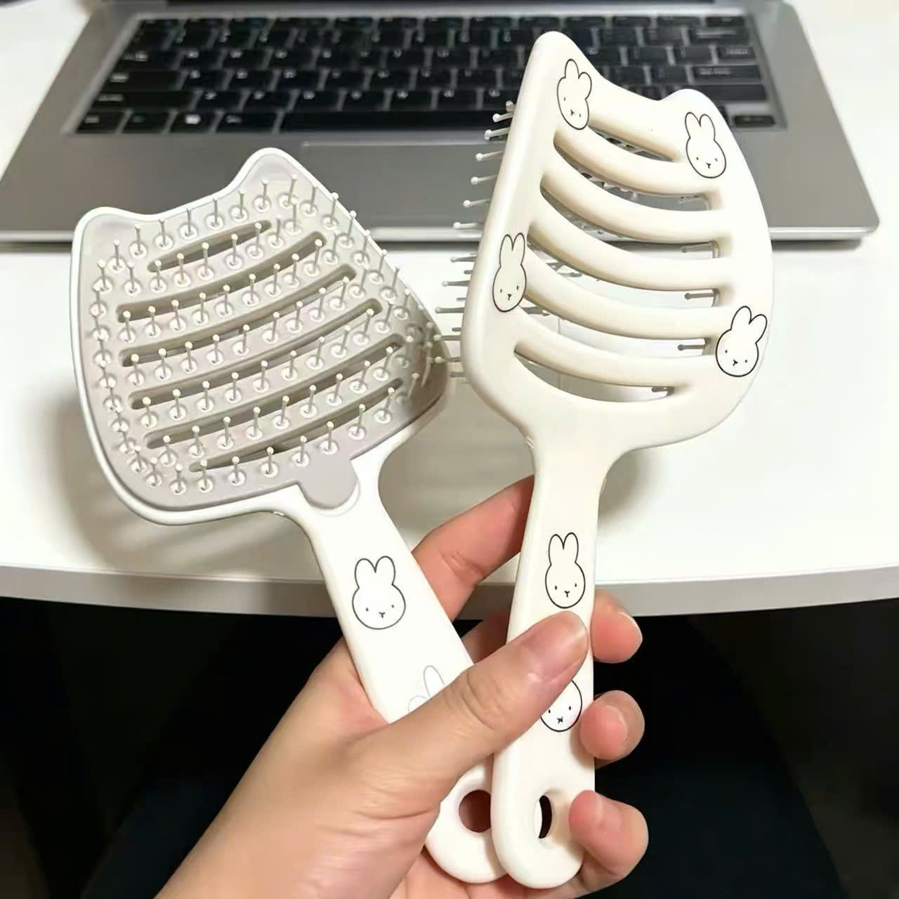 [400] Lược Tạo Phồng Tai Mèo Sticker