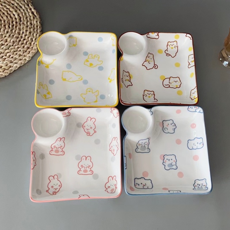 [48] Dĩa Sứ 7.5inch Kèm Chén Chấm HOẠT HÌNH (ngẫu nhiên)