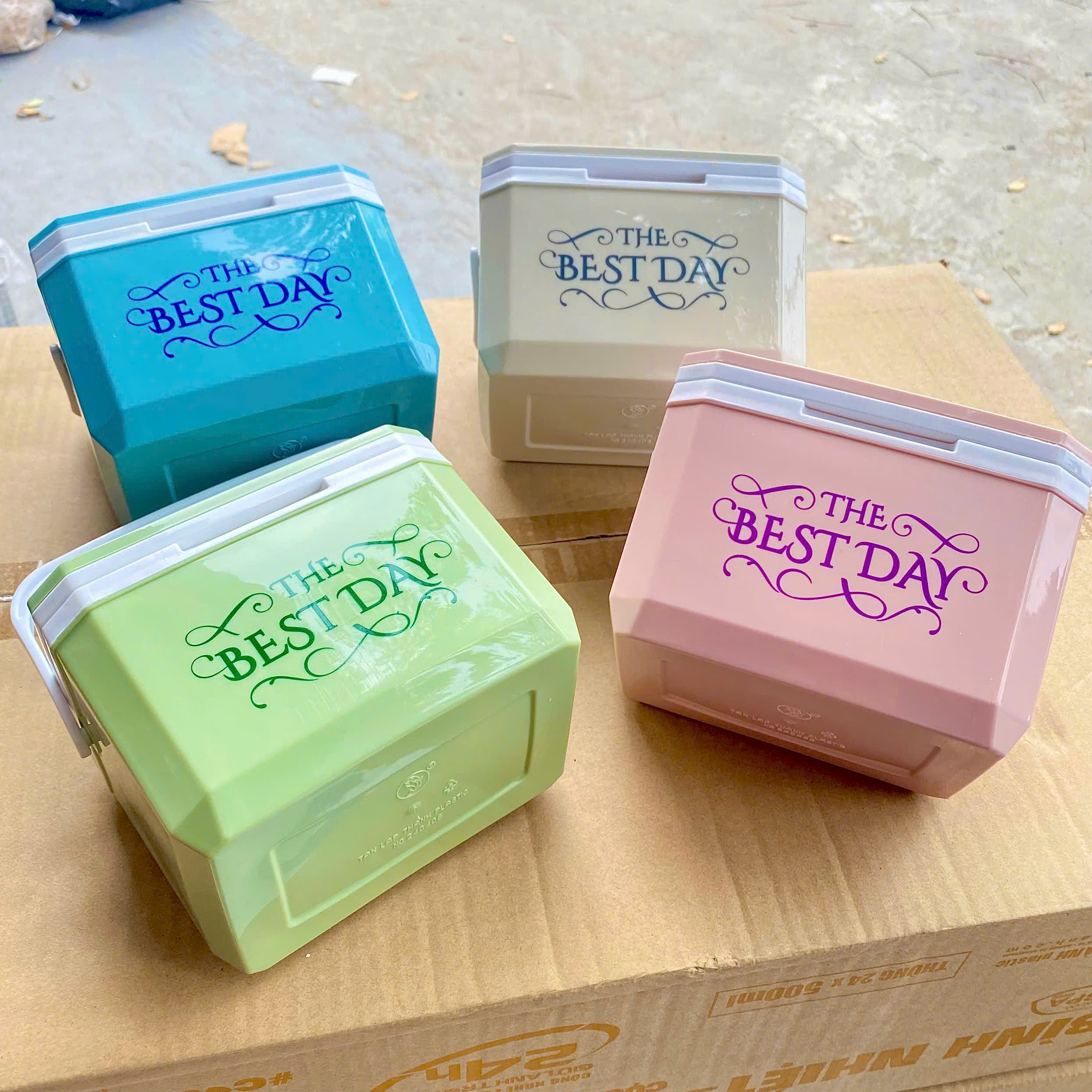 [50] Bình Đá Mini Vuông Có Quai Xách 1L (V)