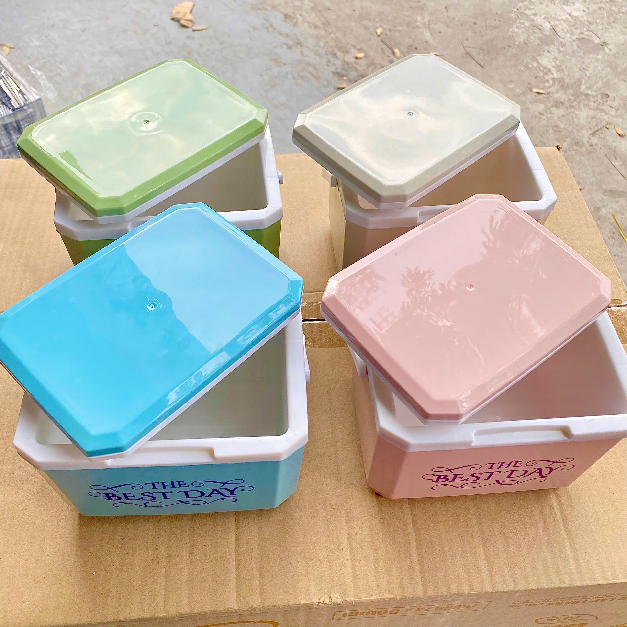 [50] Bình Đá Mini Vuông Có Quai Xách 1L (V)