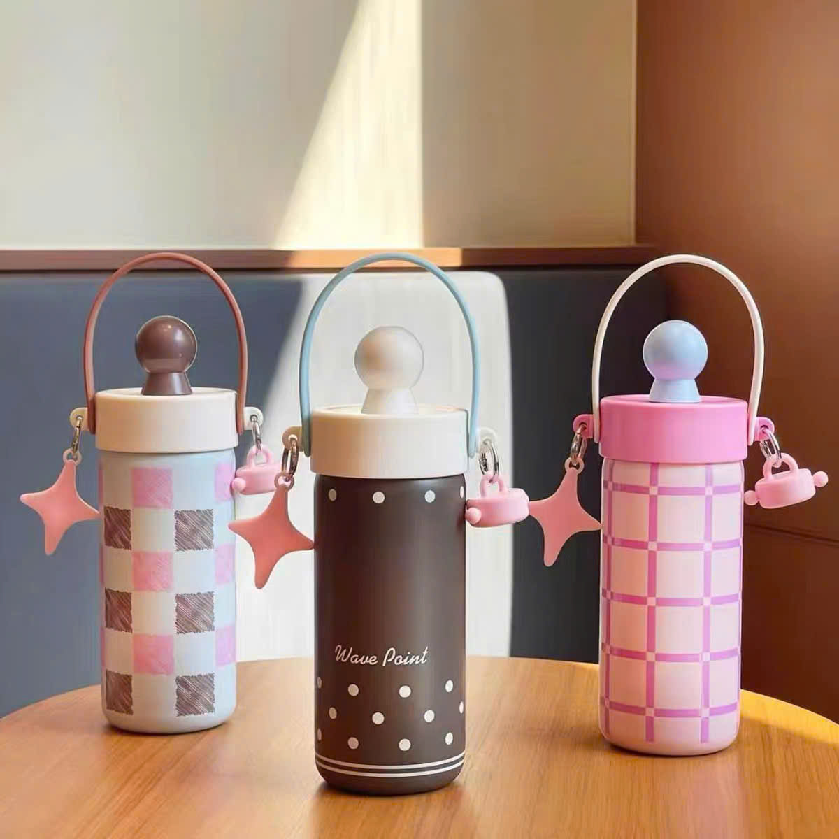 [50] Bình Giữ Nhiệt Hình Trụ HỌA TIẾT Quai Xách Kèm Charm 680ml
