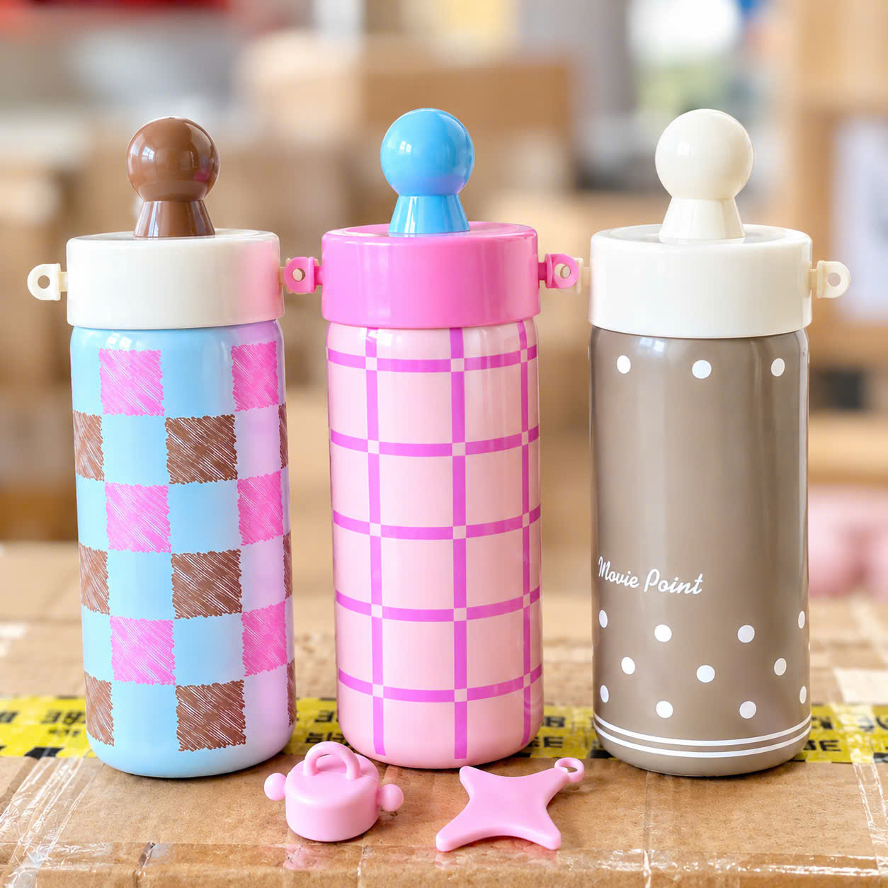 [50] Bình Giữ Nhiệt Hình Trụ HỌA TIẾT Quai Xách Kèm Charm 680ml