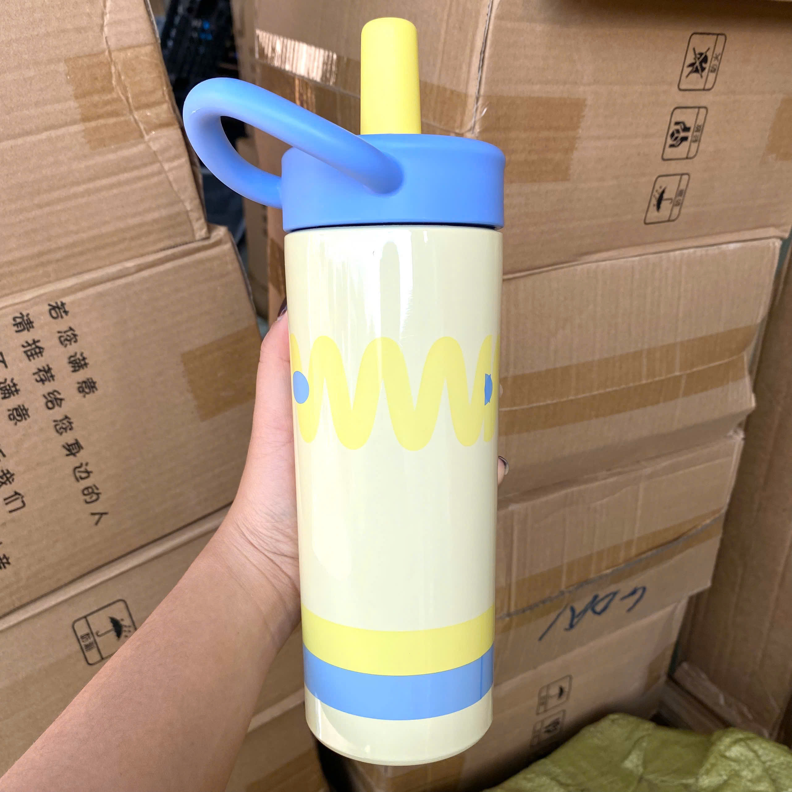 [50] Bình Giữ Nhiệt Nắp Quai Xách BLACK CAT 600ml