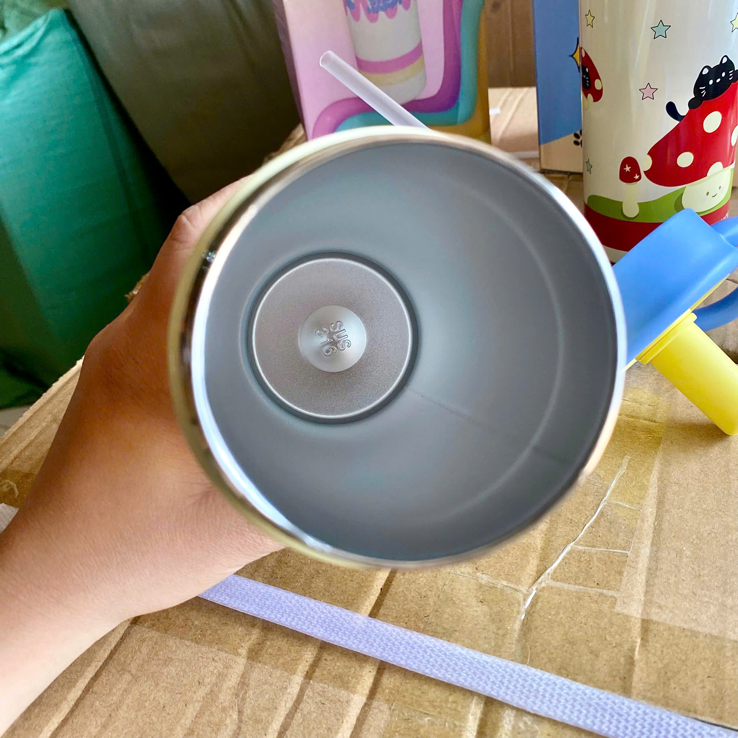 [50] Bình Giữ Nhiệt Nắp Quai Xách BLACK CAT 600ml