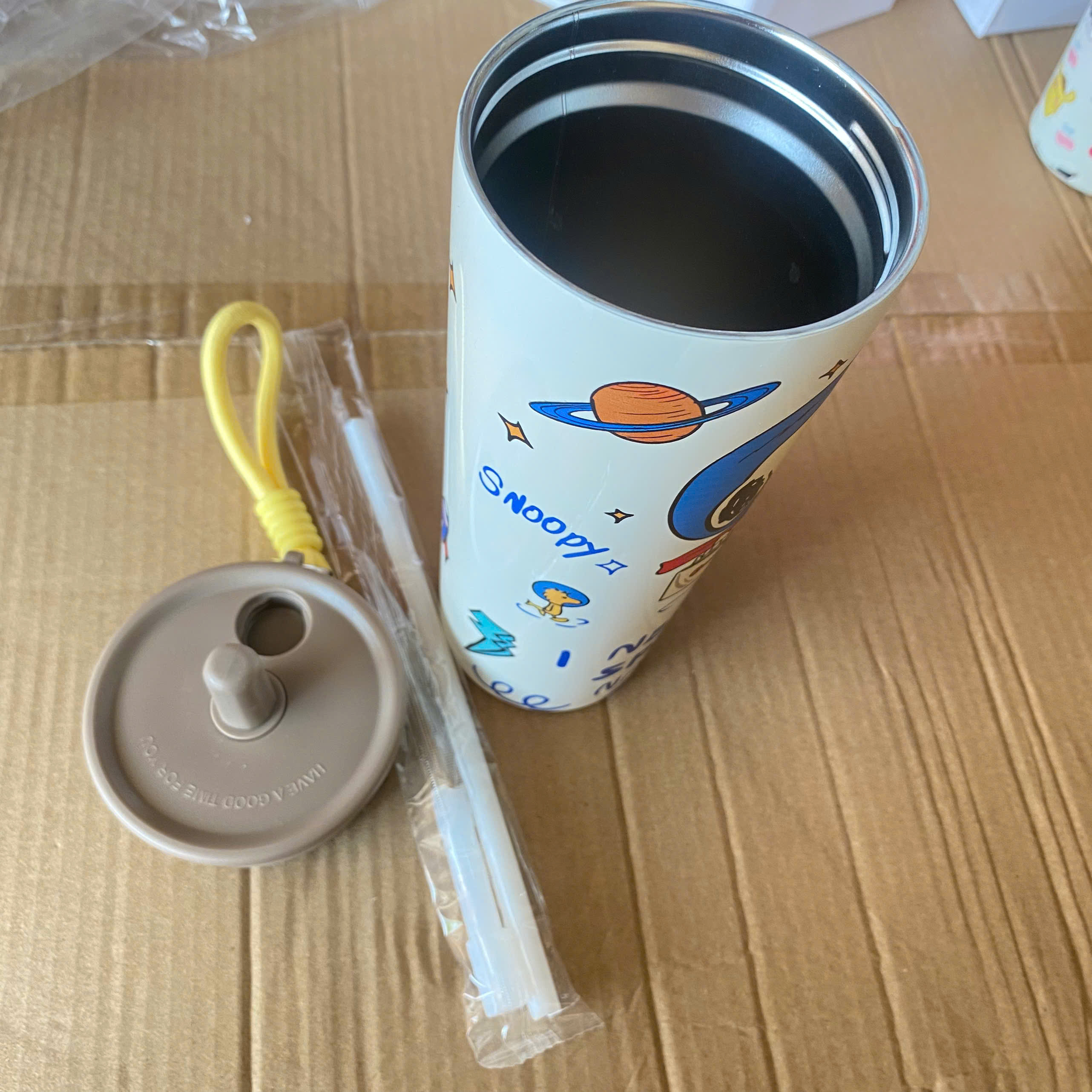 [50] Ly Giữ Nhiệt Hoạt Hình 710ml Có Quai Xách