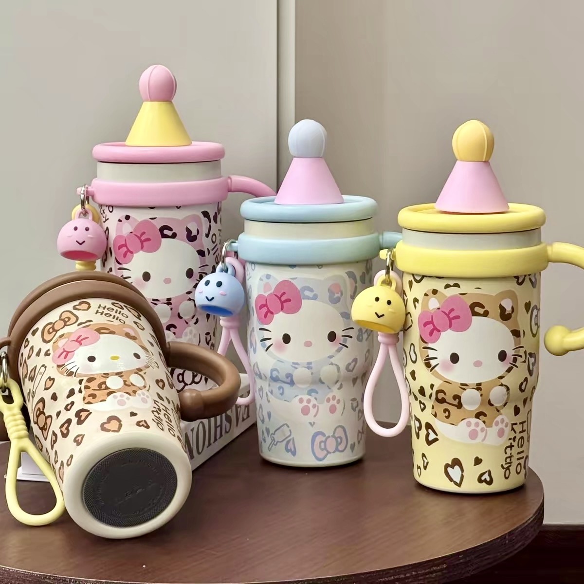 [50] Ly Giữ Nhiệt Tay Cầm HELLO KITTY 650ml