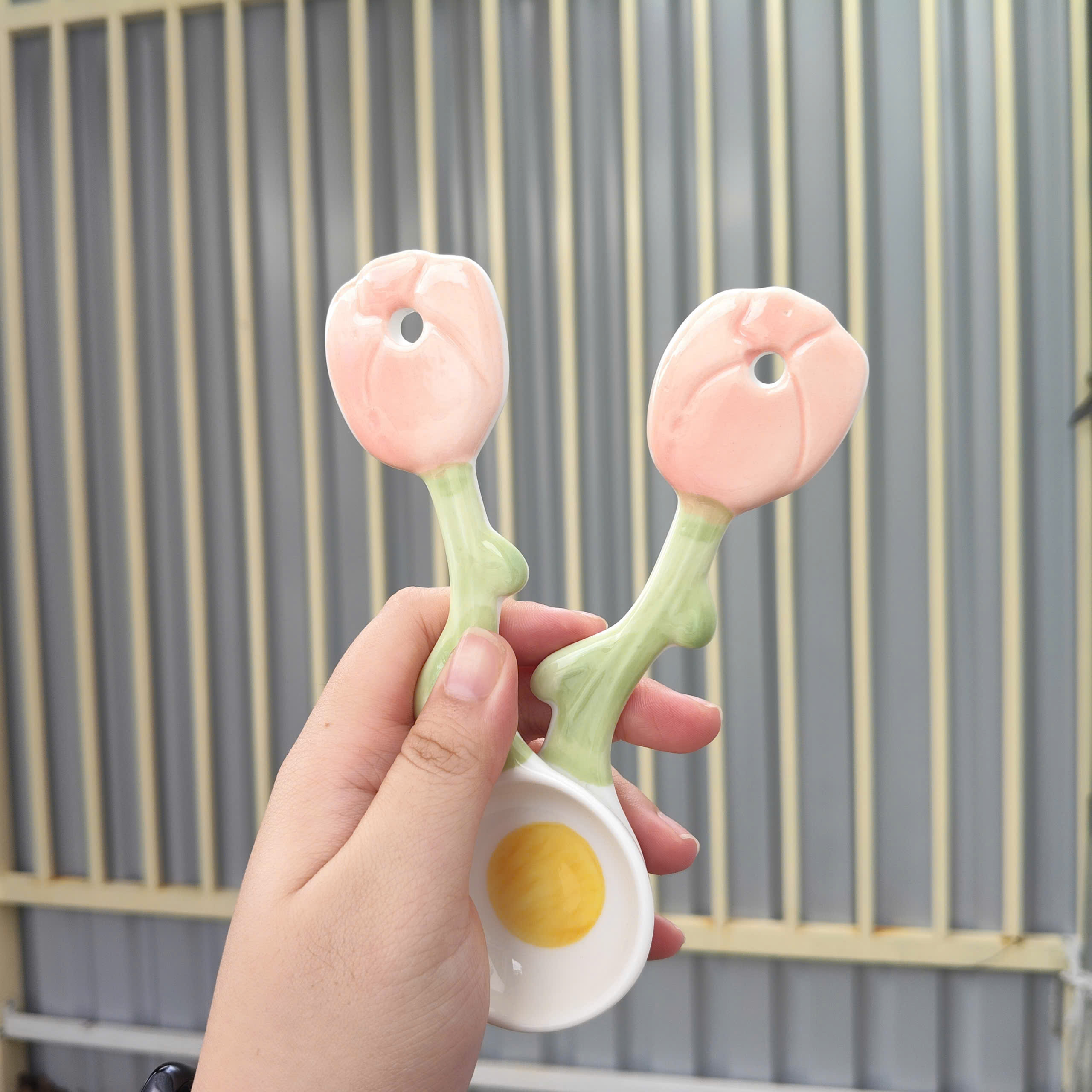 [560] Muỗng Sứ TULIP (V+)