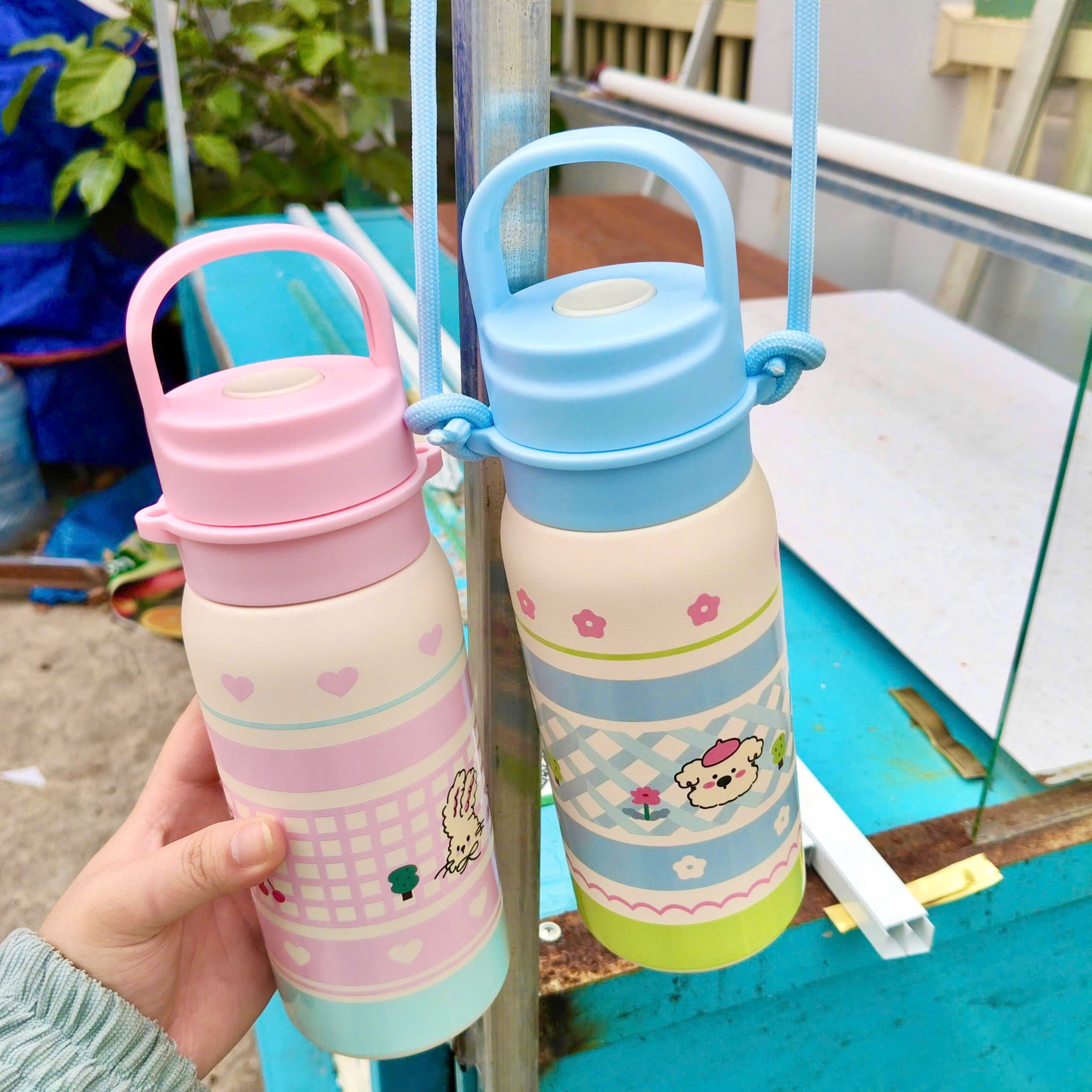 [60] Bình Giữ Nhiệt 316 Họat Hình Quai Ngang Có Dây Xách 500ml