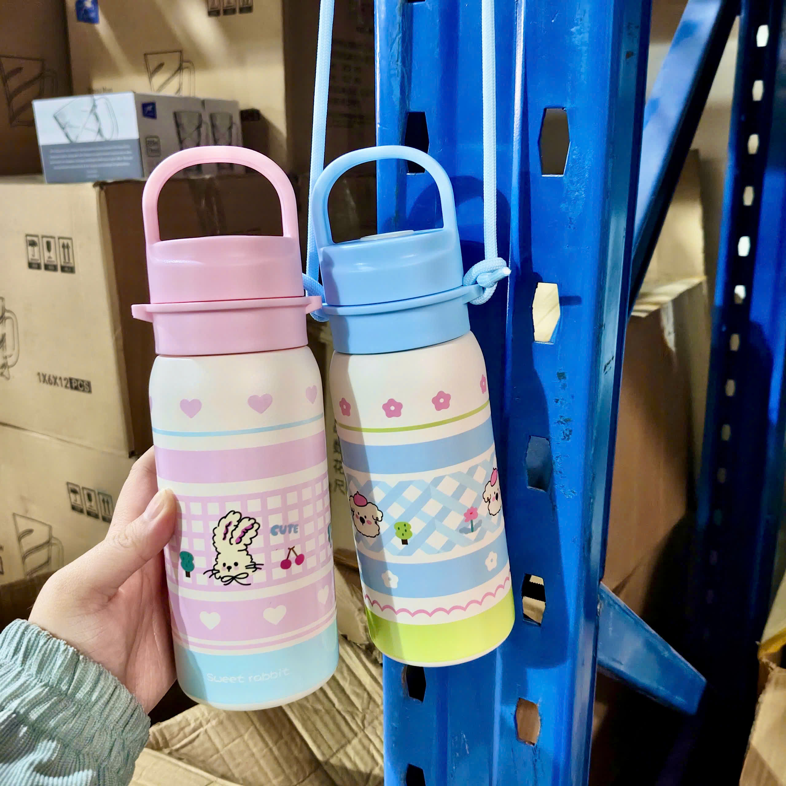 [60] Bình Giữ Nhiệt 316 Họat Hình Quai Ngang Có Dây Xách 500ml