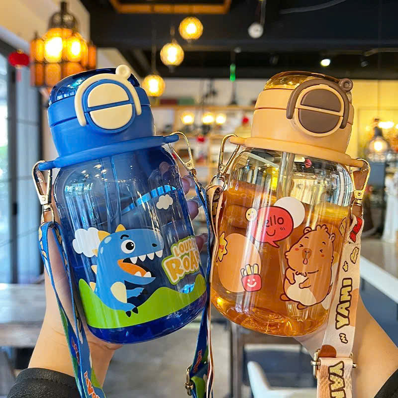 [60] Bình Nhựa DÀY Trong Suốt Có Nắp Bấm Hoạt Hình 600ml 2039