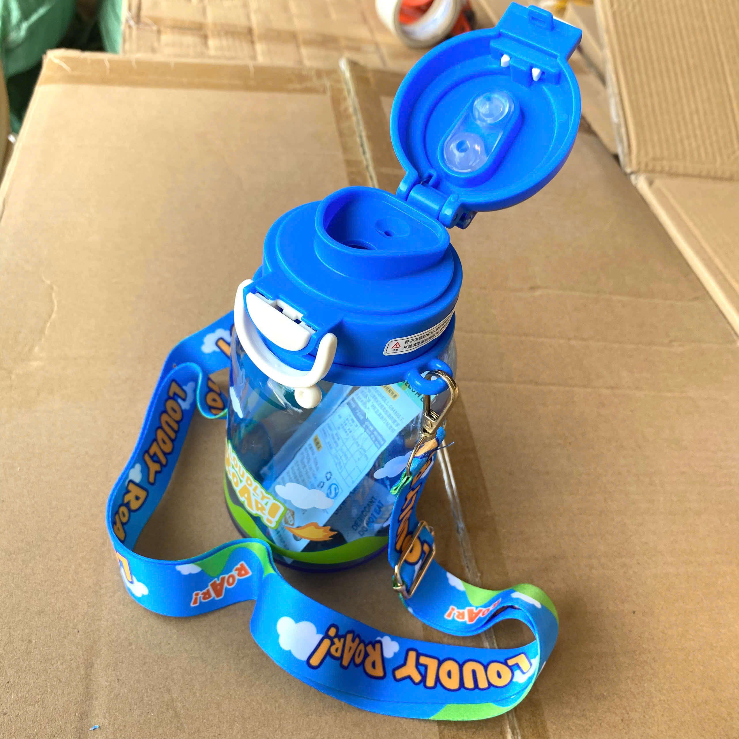 [60] Bình Nhựa DÀY Trong Suốt Có Nắp Bấm Hoạt Hình 600ml 2039