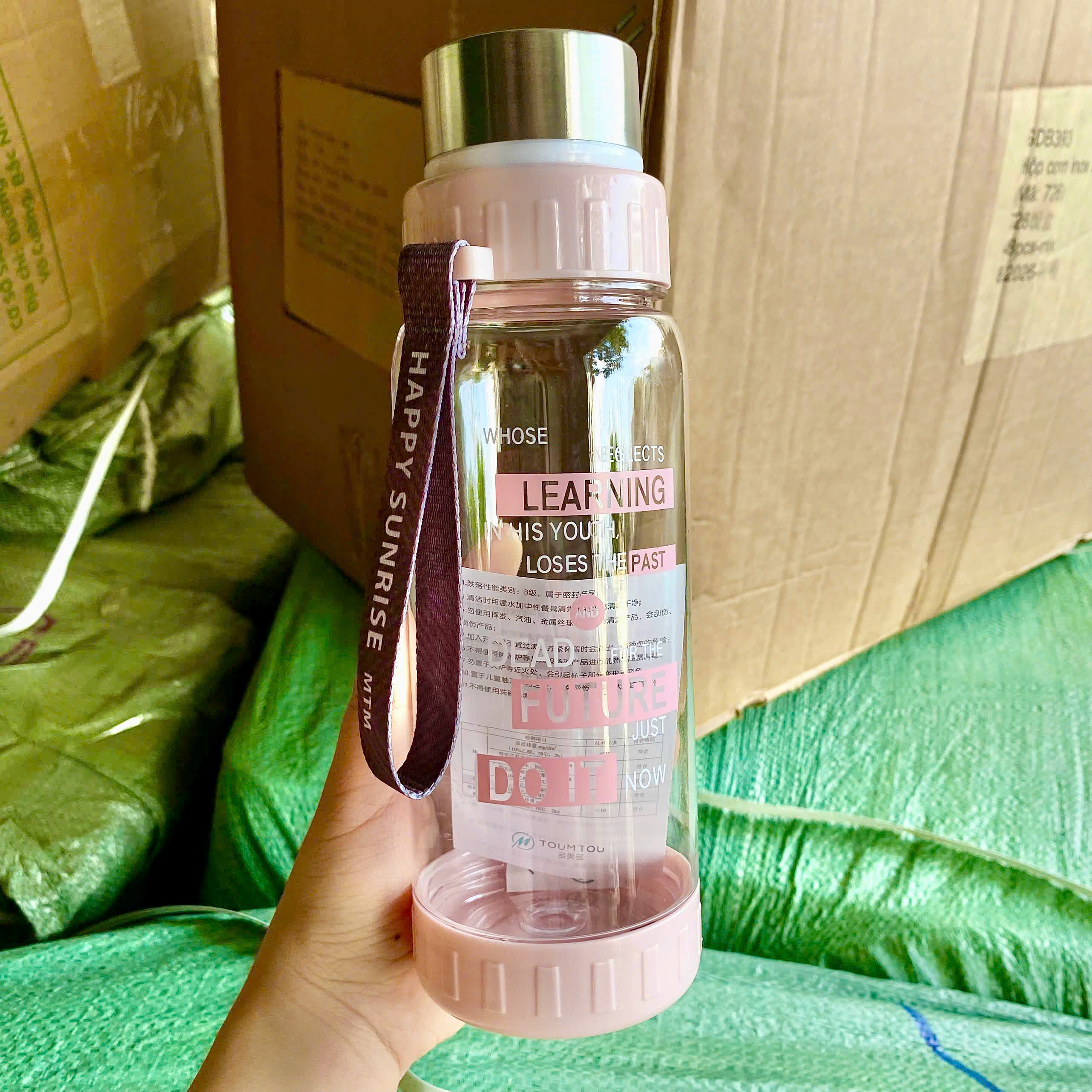 [60] Bình Nước Nhựa NẮP INOX Có Dây Xách 680ml