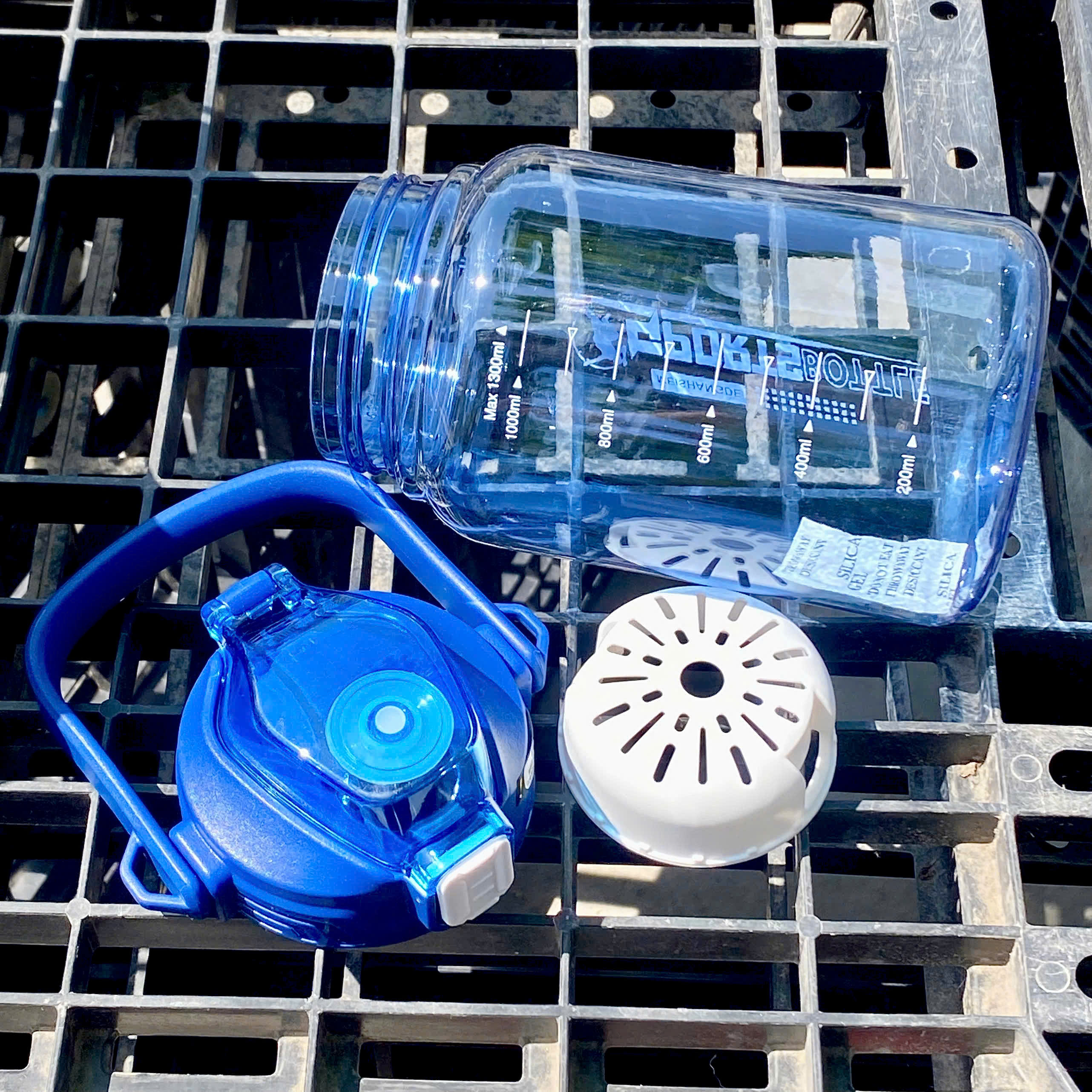 [60] Bình Nước Nhựa SPORT Nắp Bấm 1300ml 9606