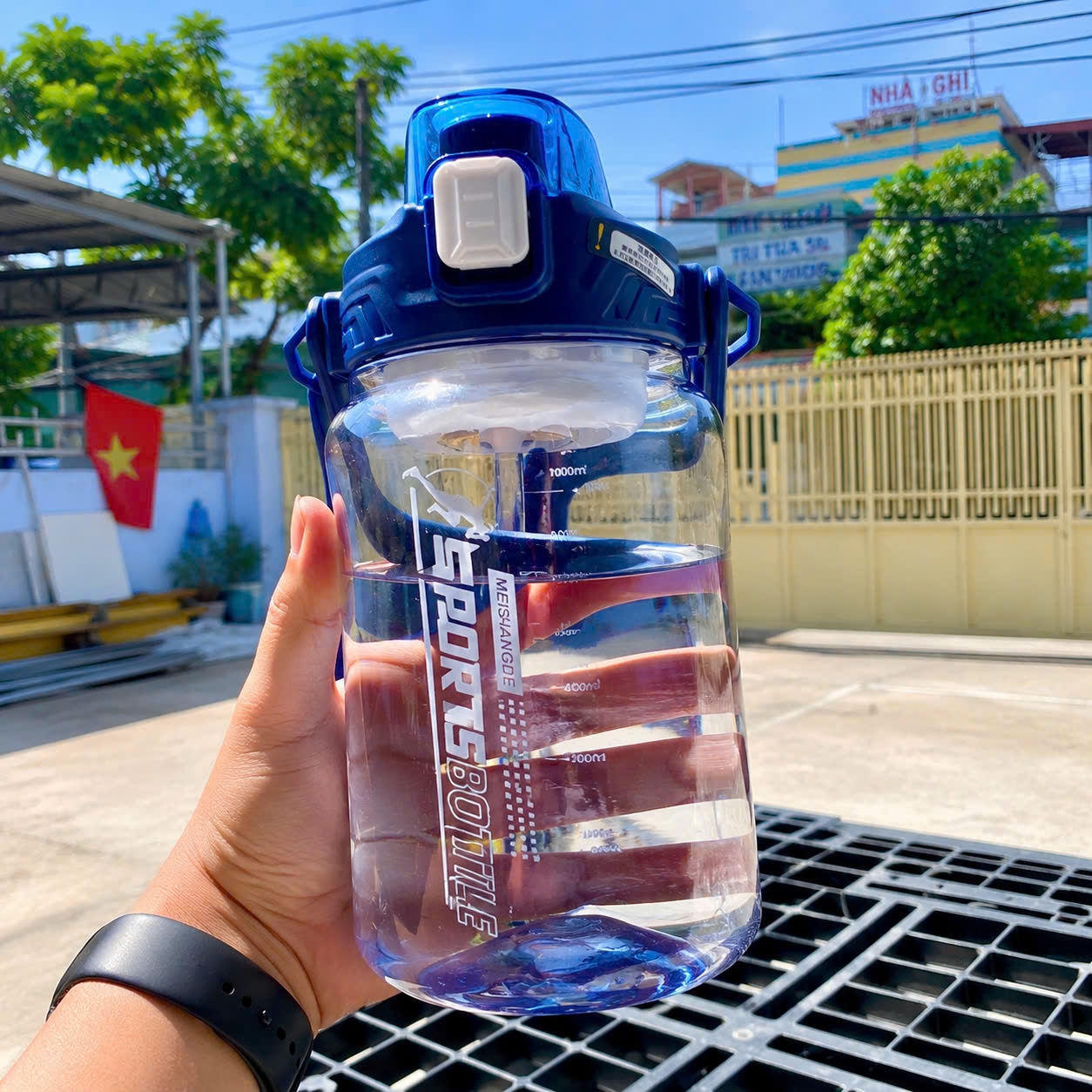 [60] Bình Nước Nhựa SPORT Nắp Bấm 1300ml 9606