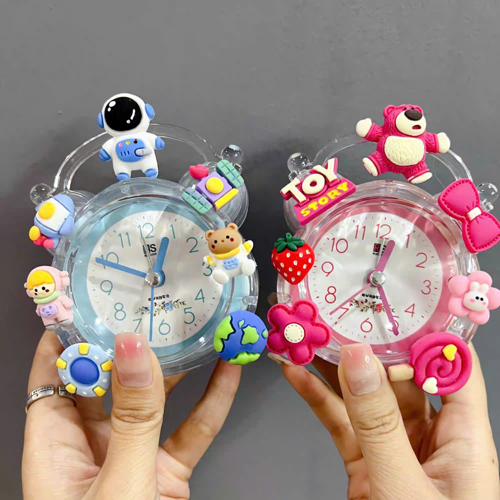 [120] Đồng Hồ Để Bàn Sticker