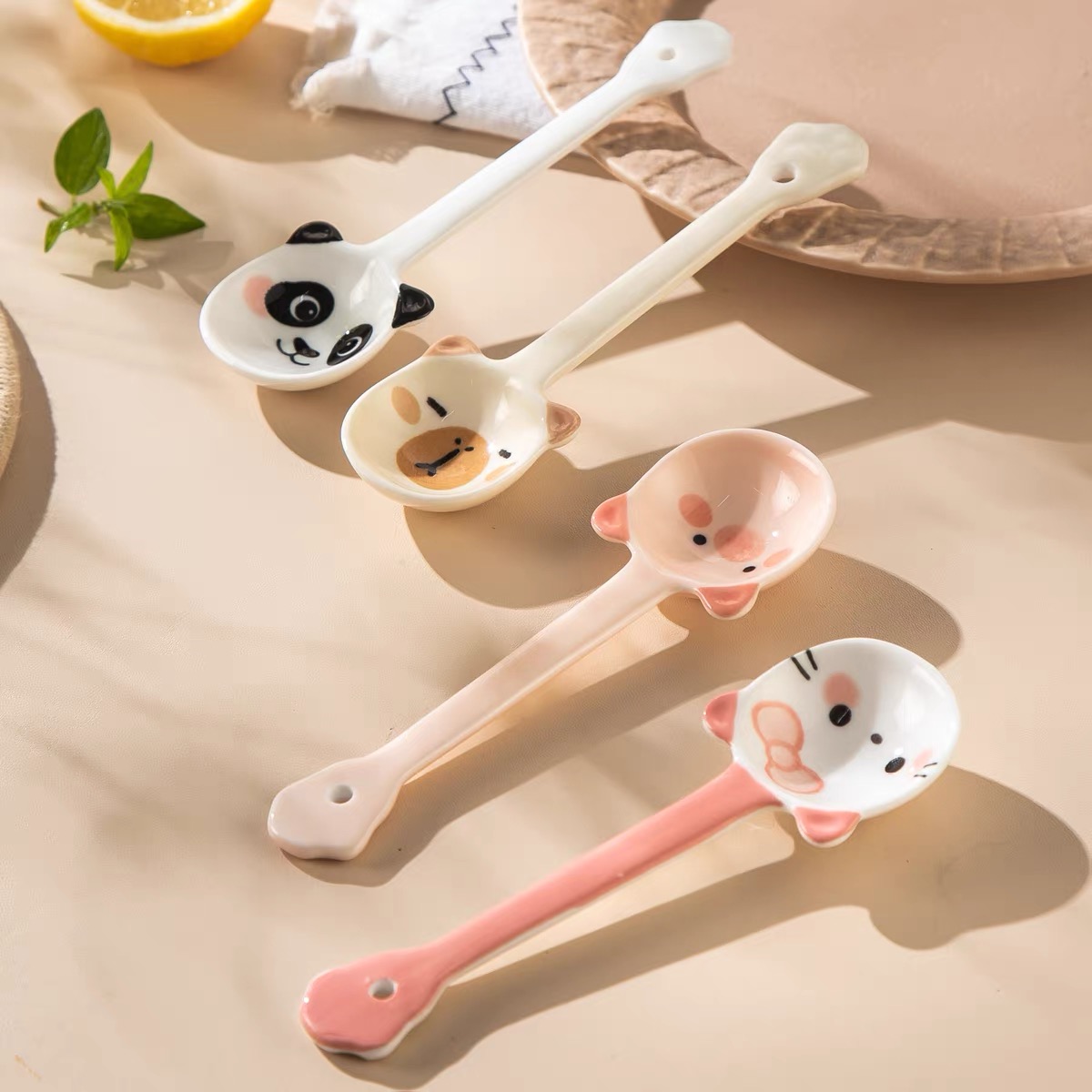 [640] Muỗng Sứ Đầu Charm HOẠT HÌNH(V+)