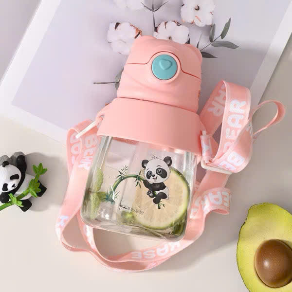 [80] Bình Nước Nhựa Trẻ Em GẤU TRÚC Có Dây 550ml 9193