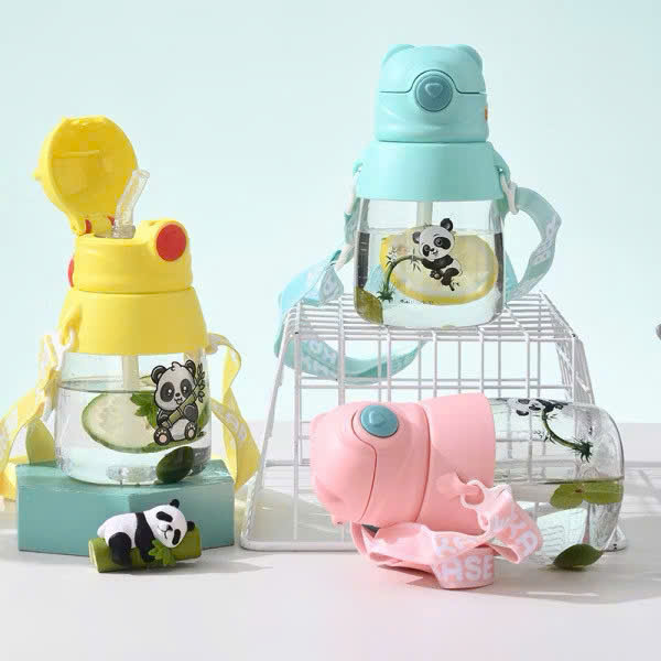 [80] Bình Nước Nhựa Trẻ Em GẤU TRÚC Có Dây 550ml 9193