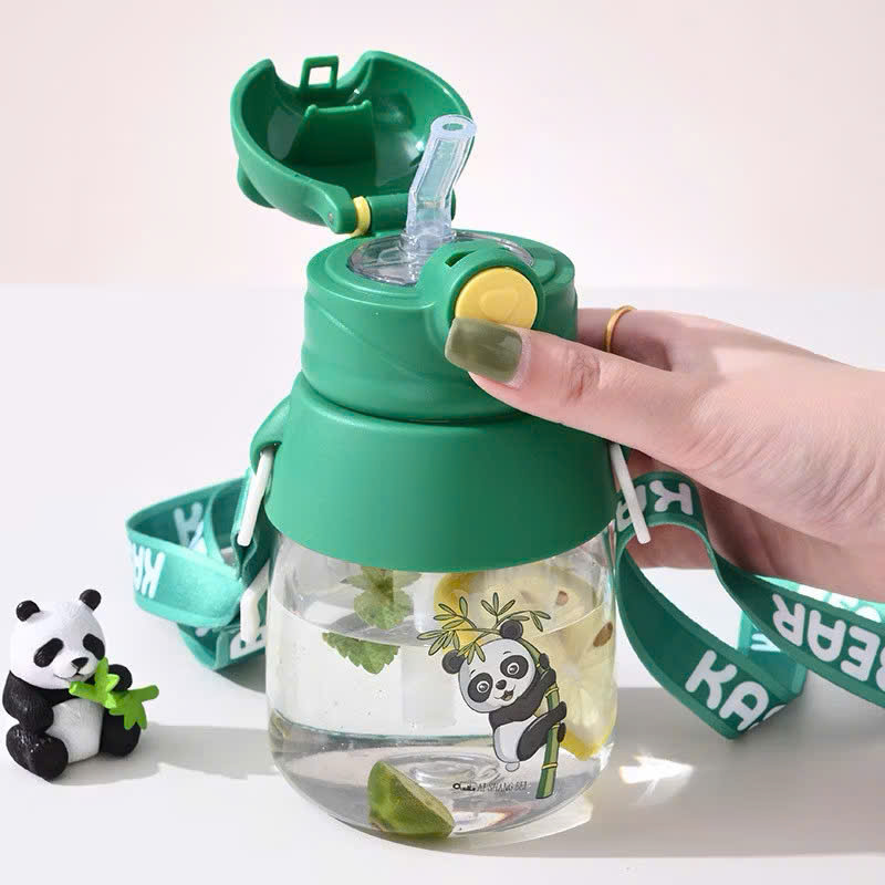 [80] Bình Nước Nhựa Trẻ Em GẤU TRÚC Có Dây 550ml 9193