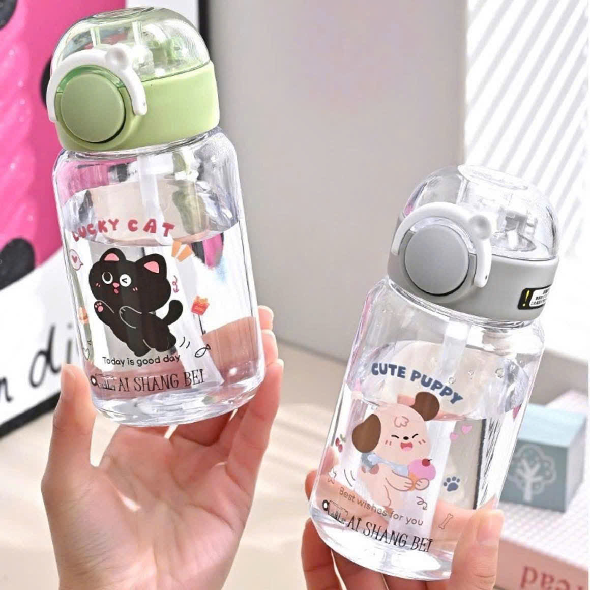 [80] Bình Nước Nhựa Trong Suốt HOẠT HÌNH Có Dây Xách 420ml 9587