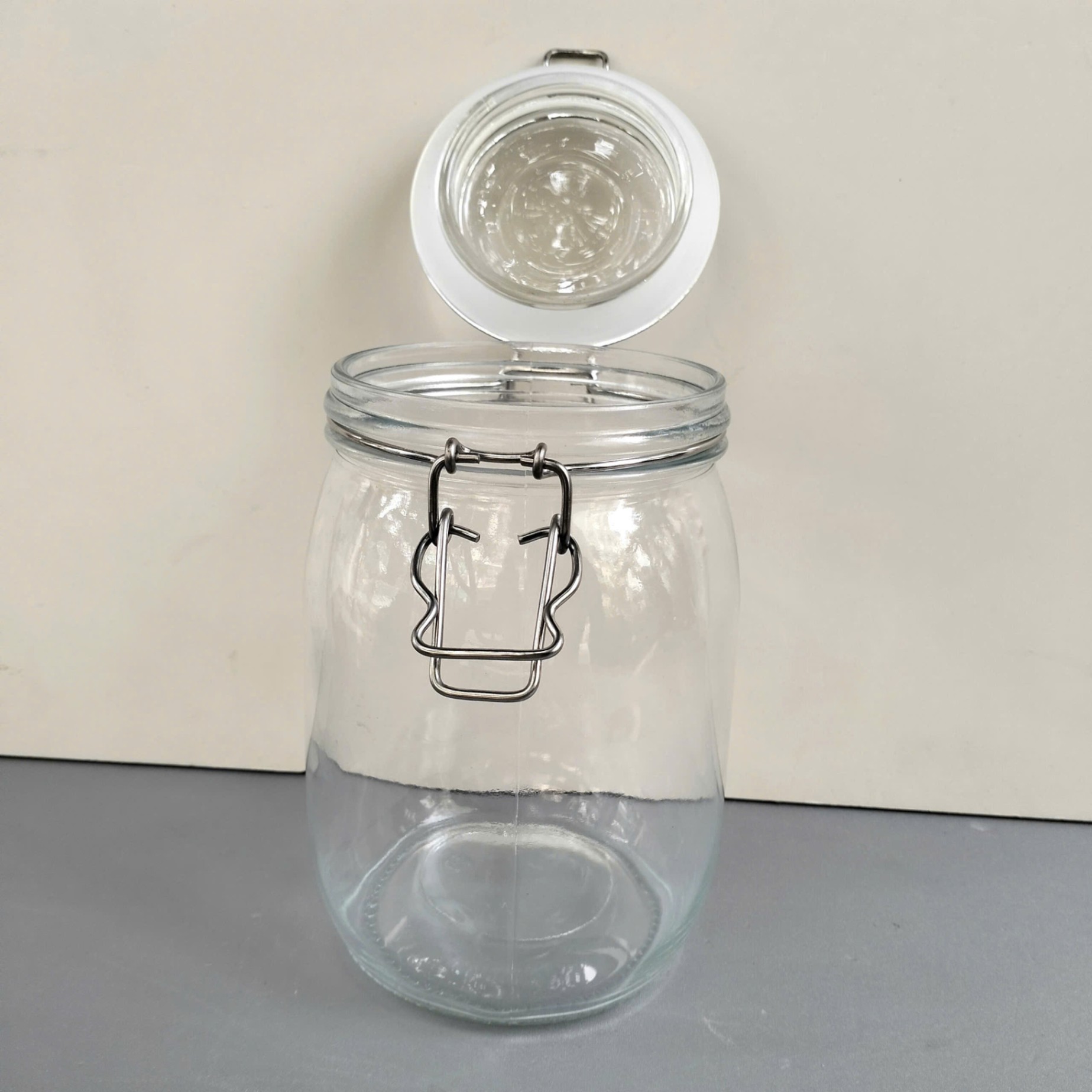 [24] Hũ Thuỷ Tinh Tròn Nắp Cài 950ml - 6504