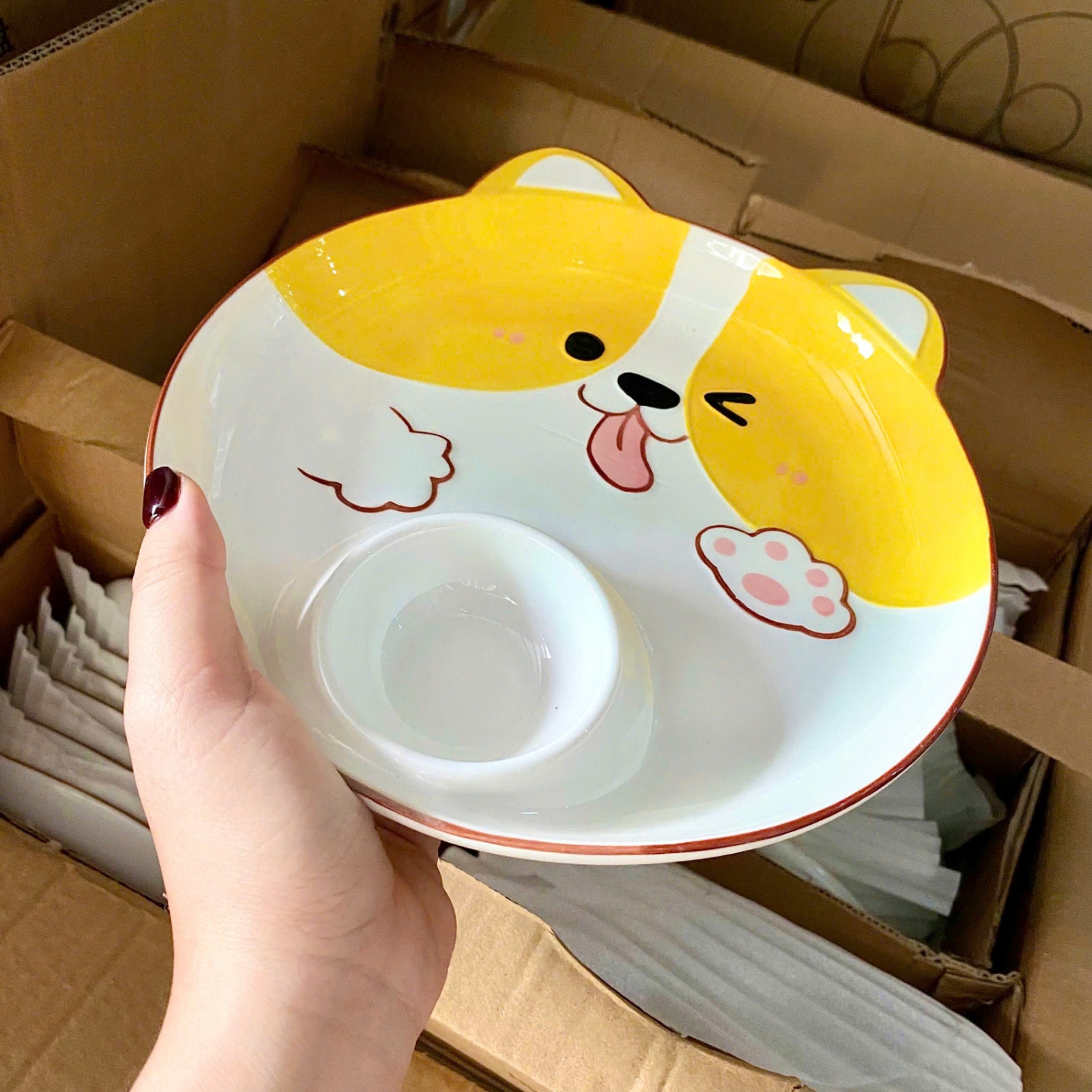 [48] Dĩa sứ tròn 8inch hoạt hình có chén chấm