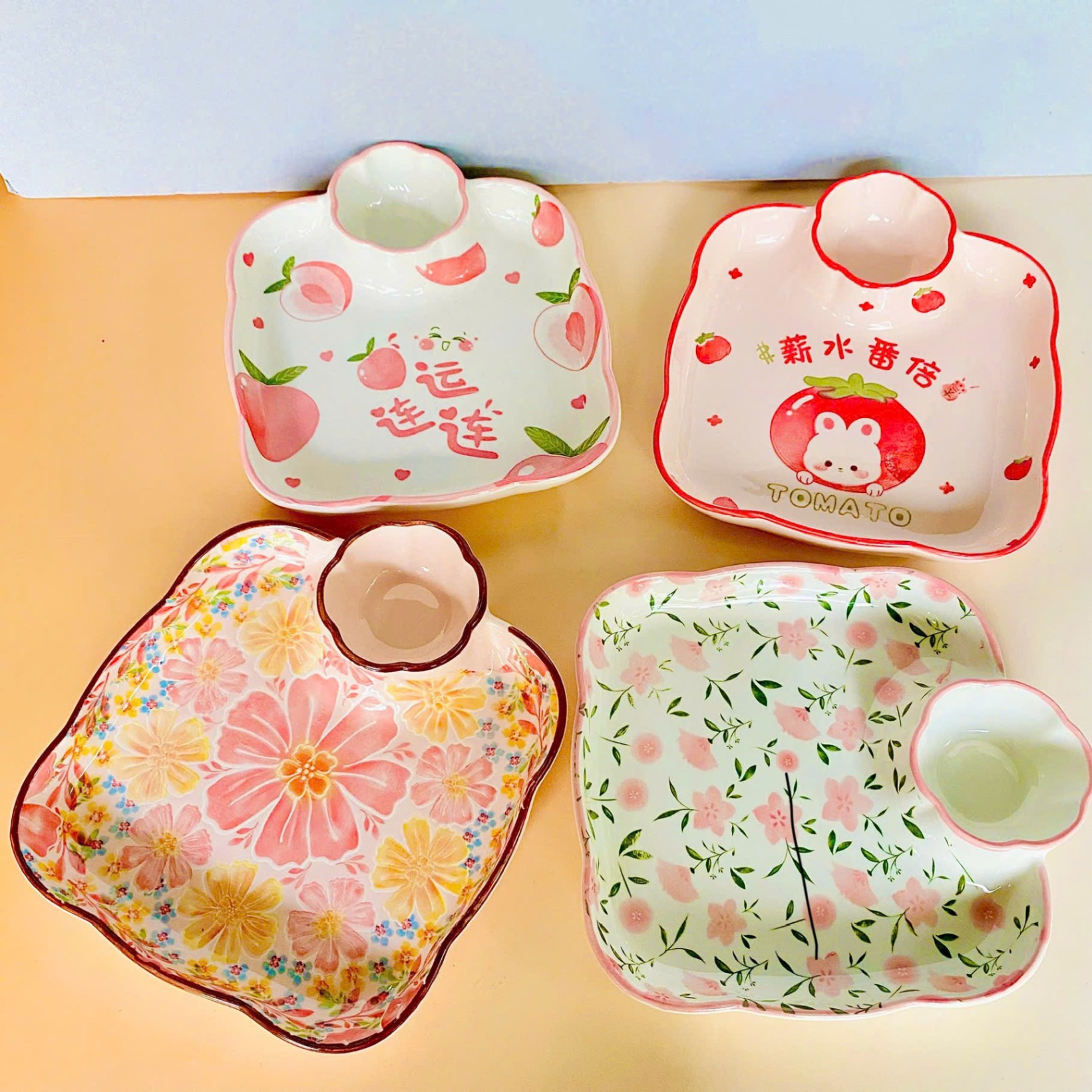 [40] Dĩa sứ vuông 8inch hoạ tiết có chén chấm