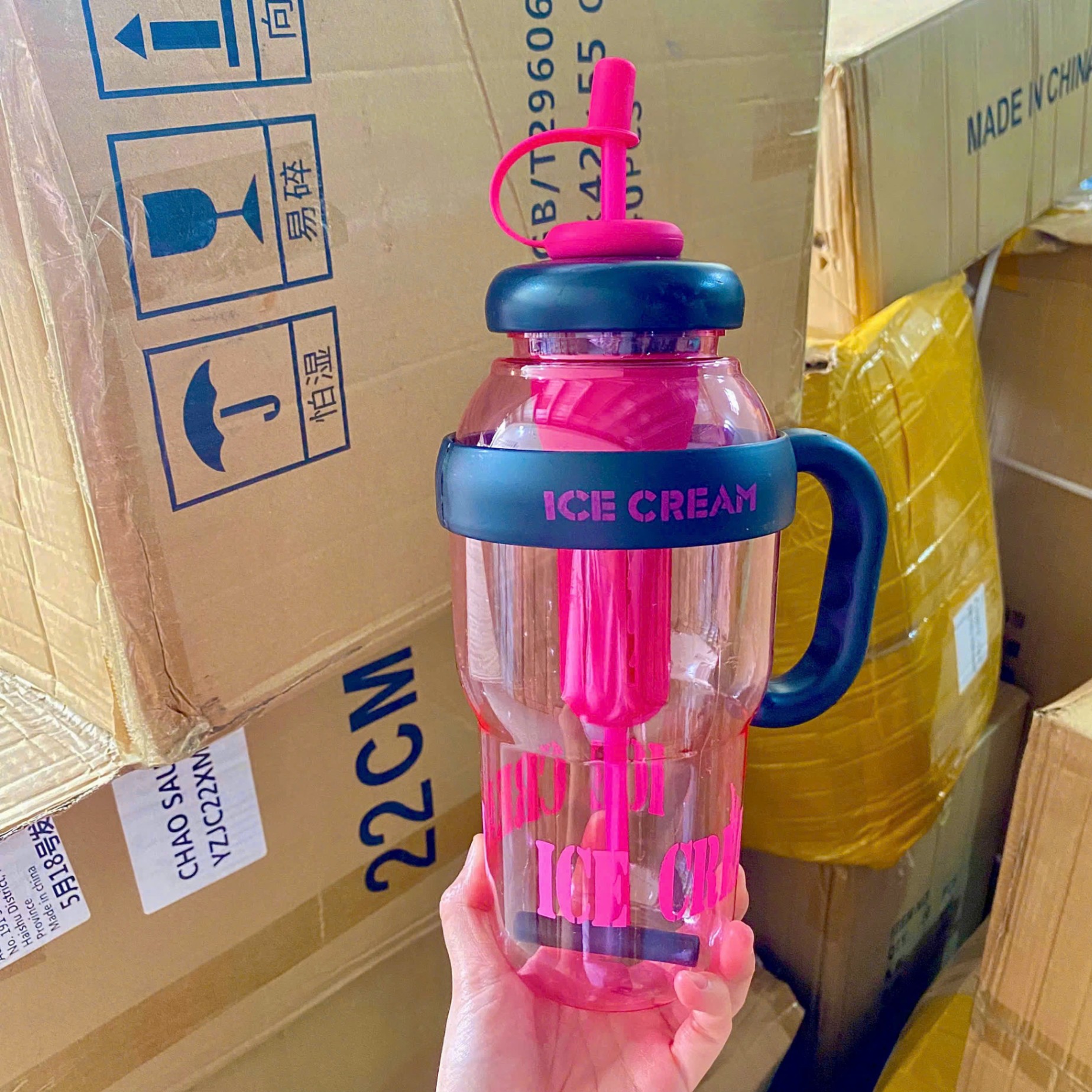 [50] Bình Nước Nhựa Có Quai Cầm ICE CREAM 1000ml