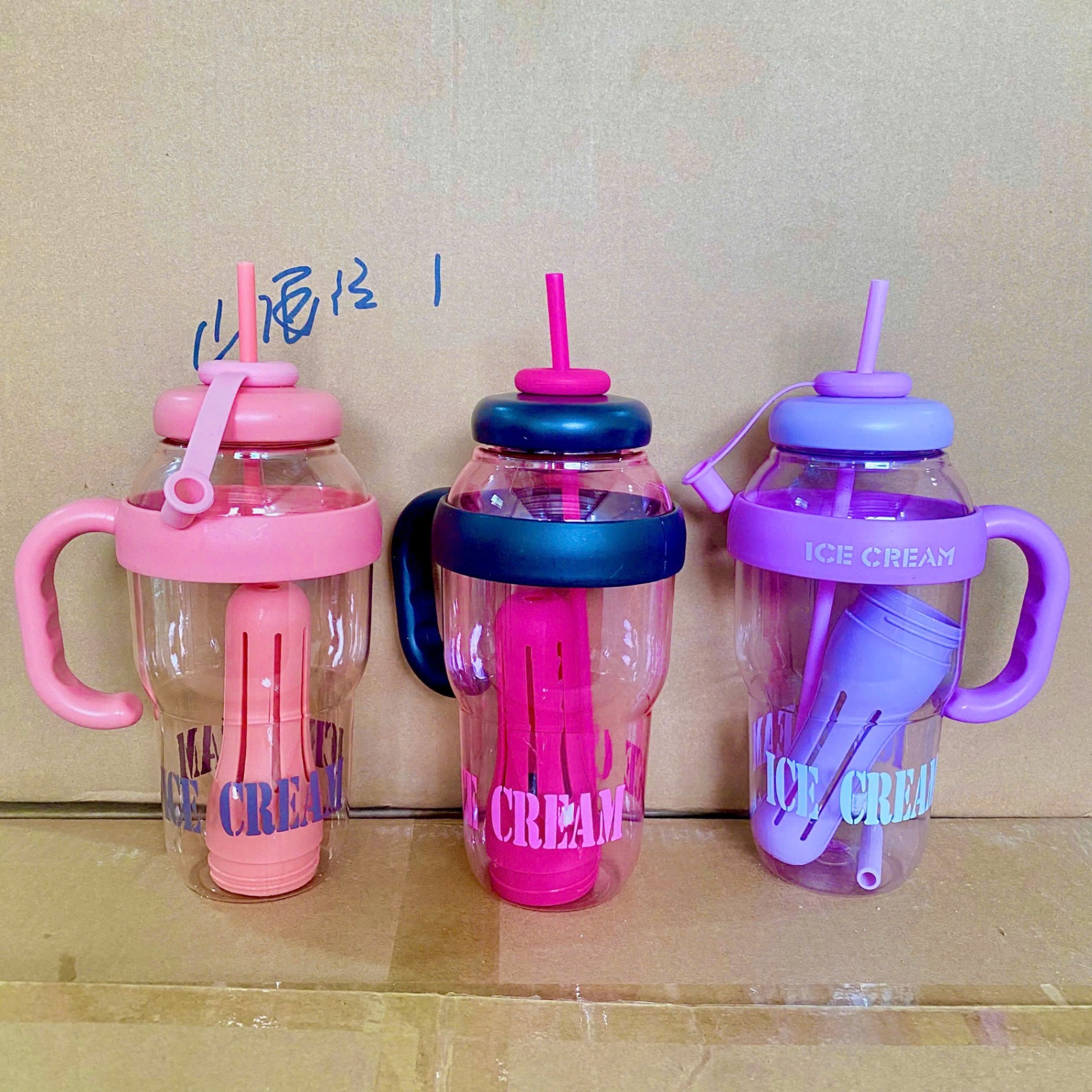 [50] Bình Nước Nhựa Có Quai Cầm ICE CREAM 1000ml