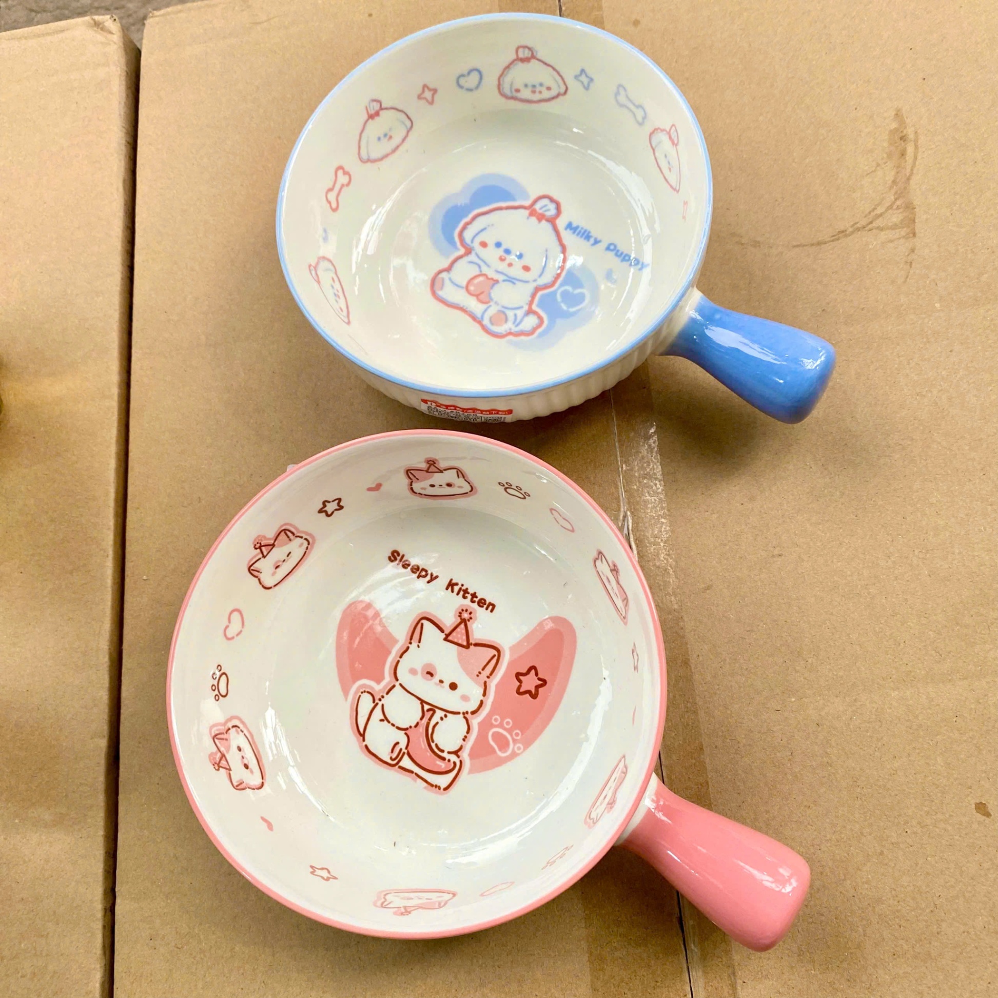 [56] Thố Sứ 8inch KẺ SỌC Có Tay Cầm Hình Thú (ngẫu nhiên)