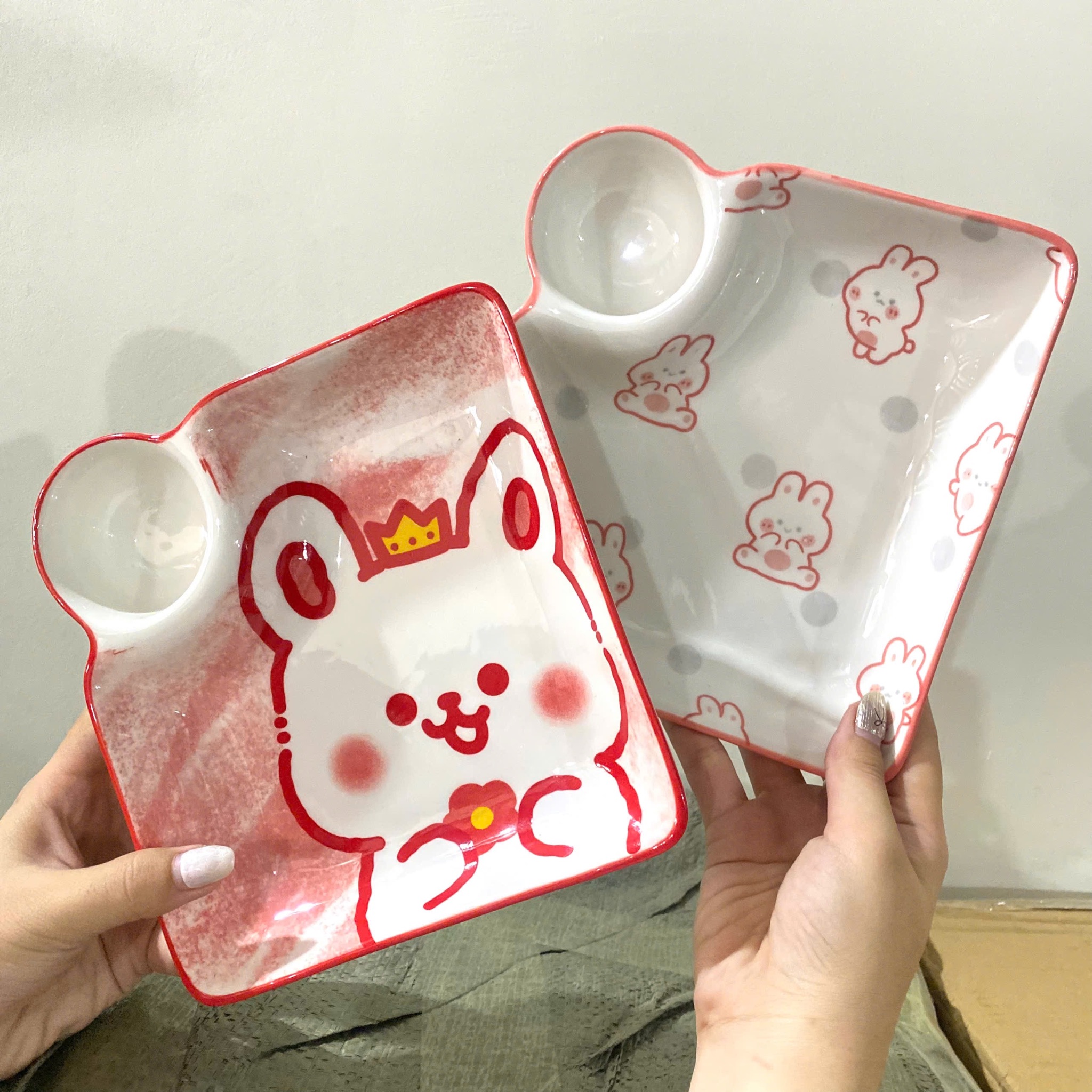 [48] Dĩa Sứ 7.5inch Kèm Chén Chấm HOẠT HÌNH (ngẫu nhiên)