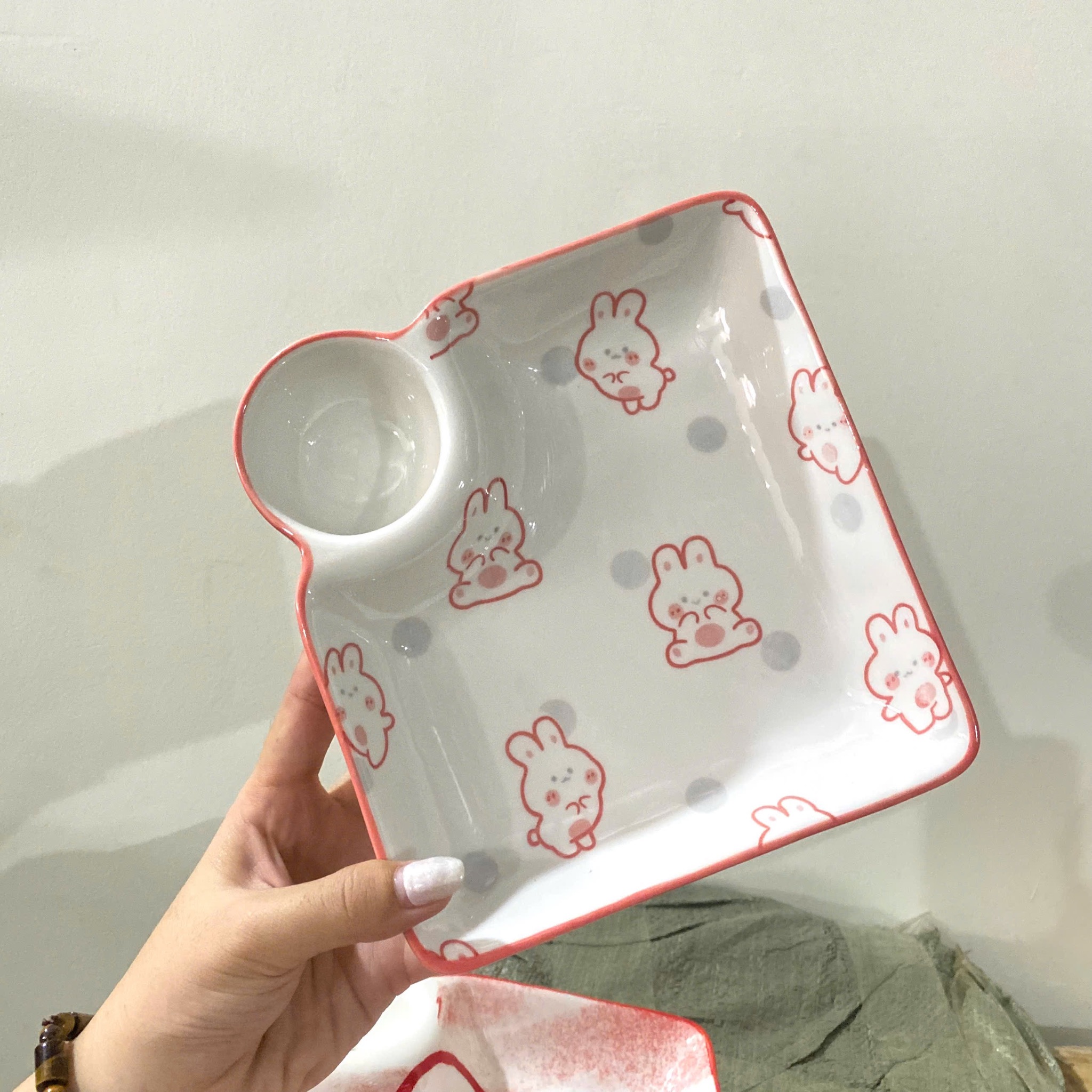 [48] Dĩa Sứ 7.5inch Kèm Chén Chấm HOẠT HÌNH (ngẫu nhiên)
