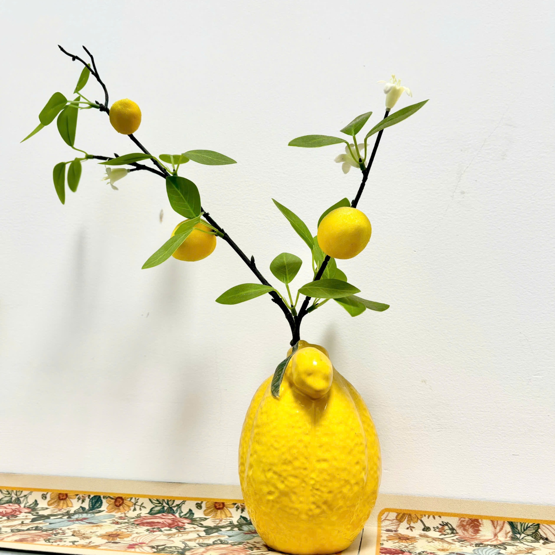 [48] Bình sứ kèm cành chanh