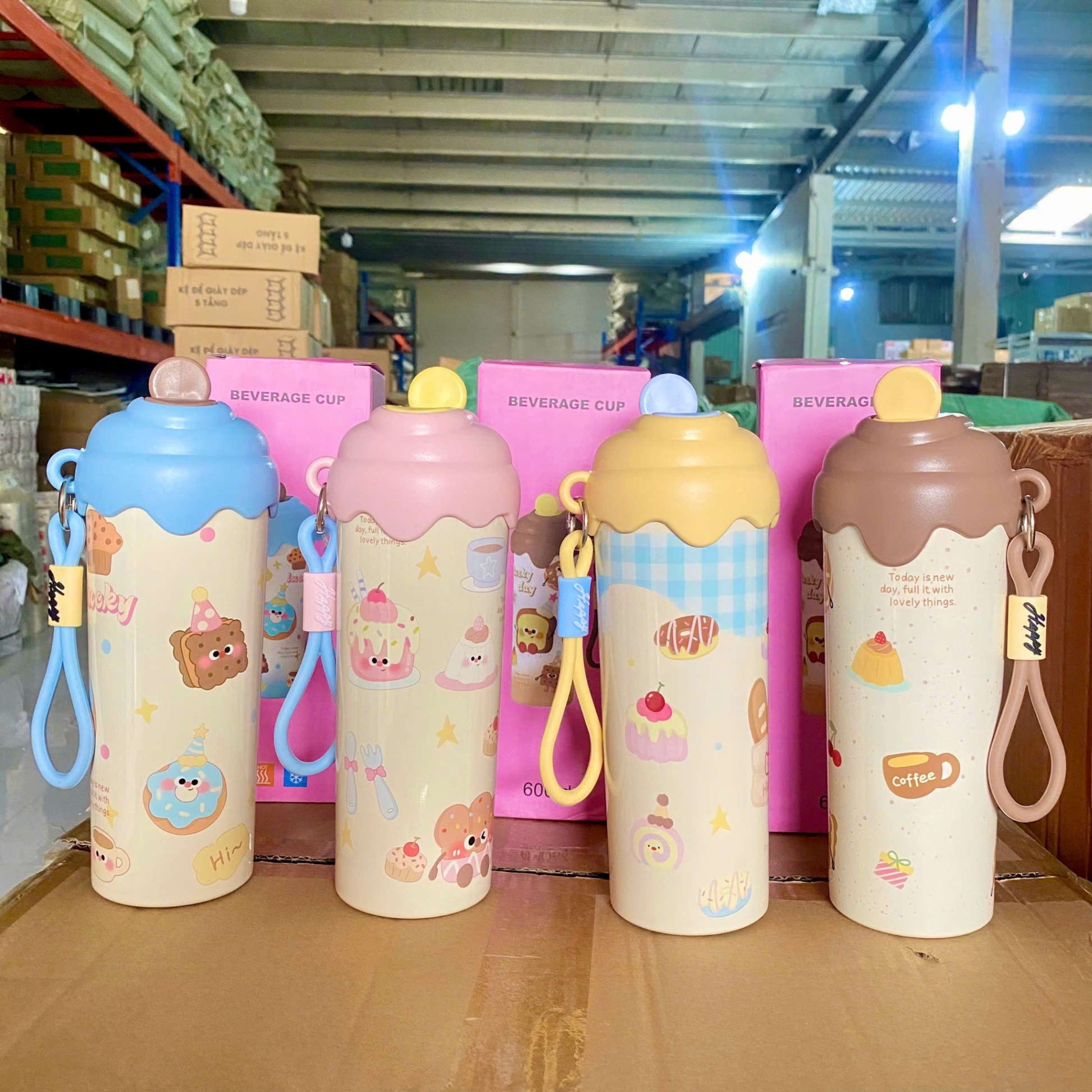 [50] Bình Giữ Nhiệt Có Quai Nắp BÁNH NGỌT 600ml