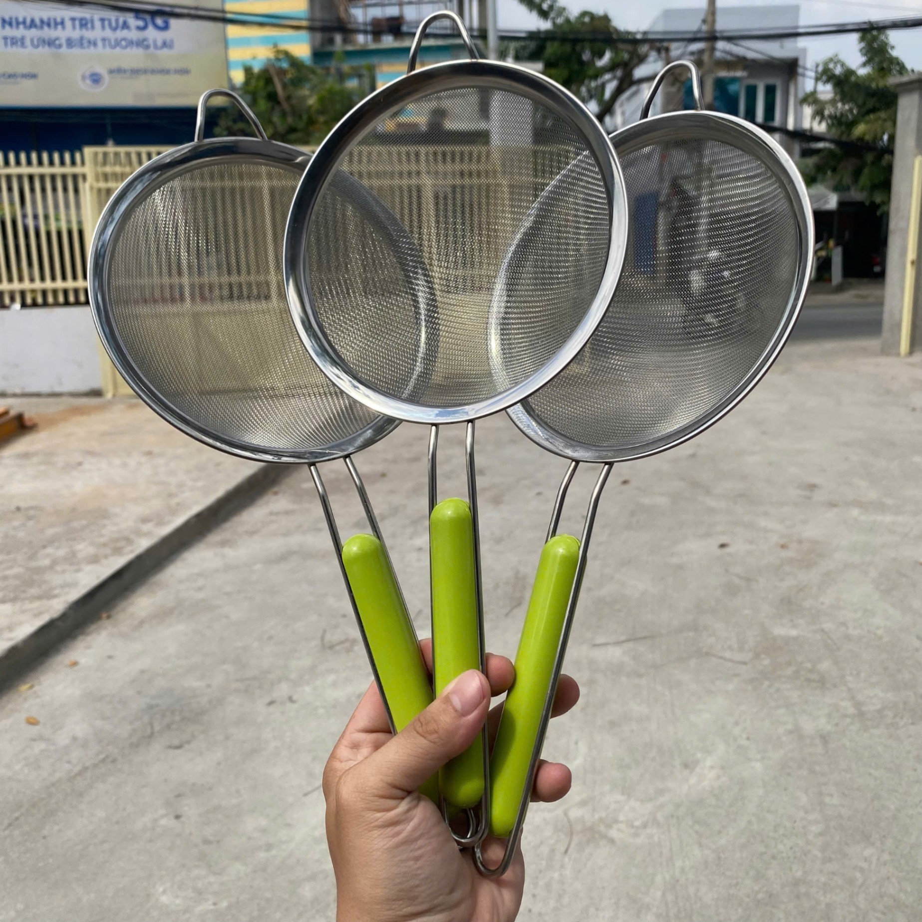 [600] Vá Lưới Lọc Đồ Ăn Cán Xanh 16cm (VAT)