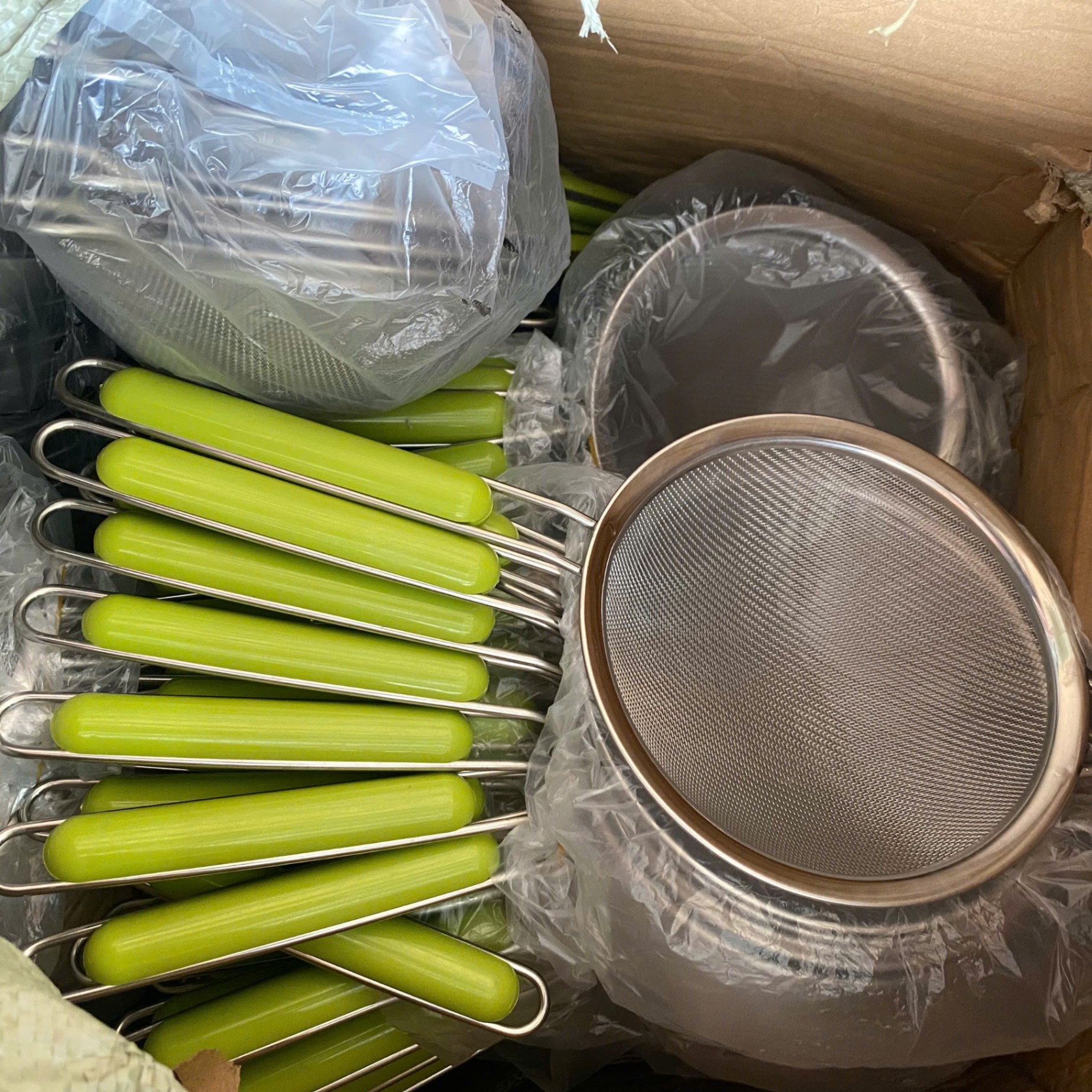 [600] Vá Lưới Lọc Đồ Ăn Cán Xanh 16cm (VAT)