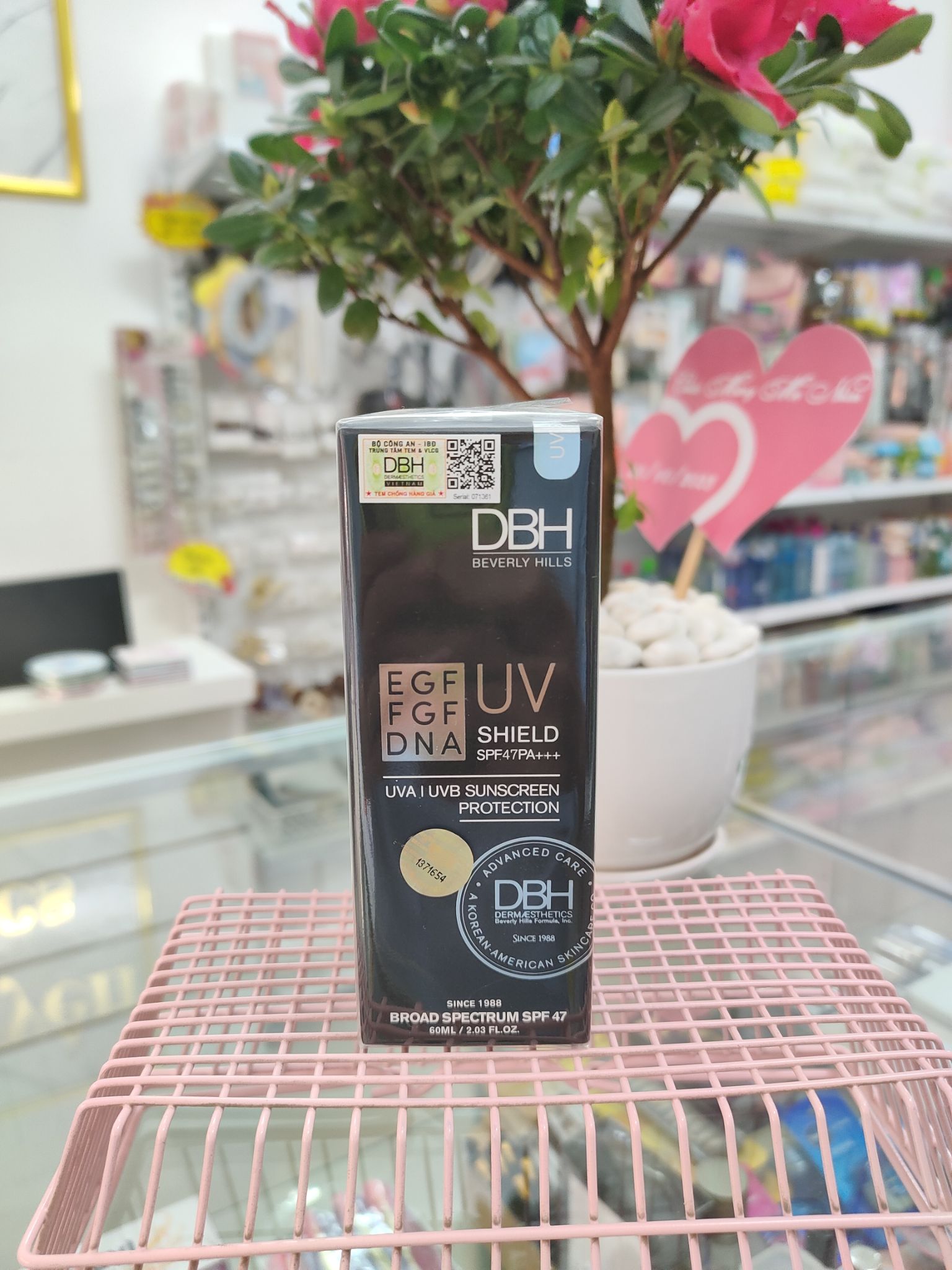 kem chống nắng DBH uv shield 60ml