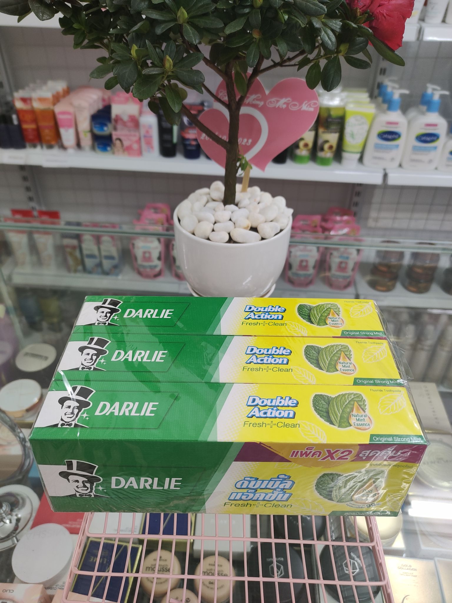 Kem đánh răng Thailand- Darlie 170ml bạc hà