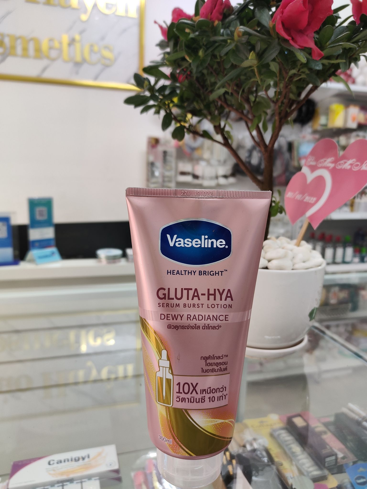 dưỡng thể vaseline heathy bright gluta-hya 300ml