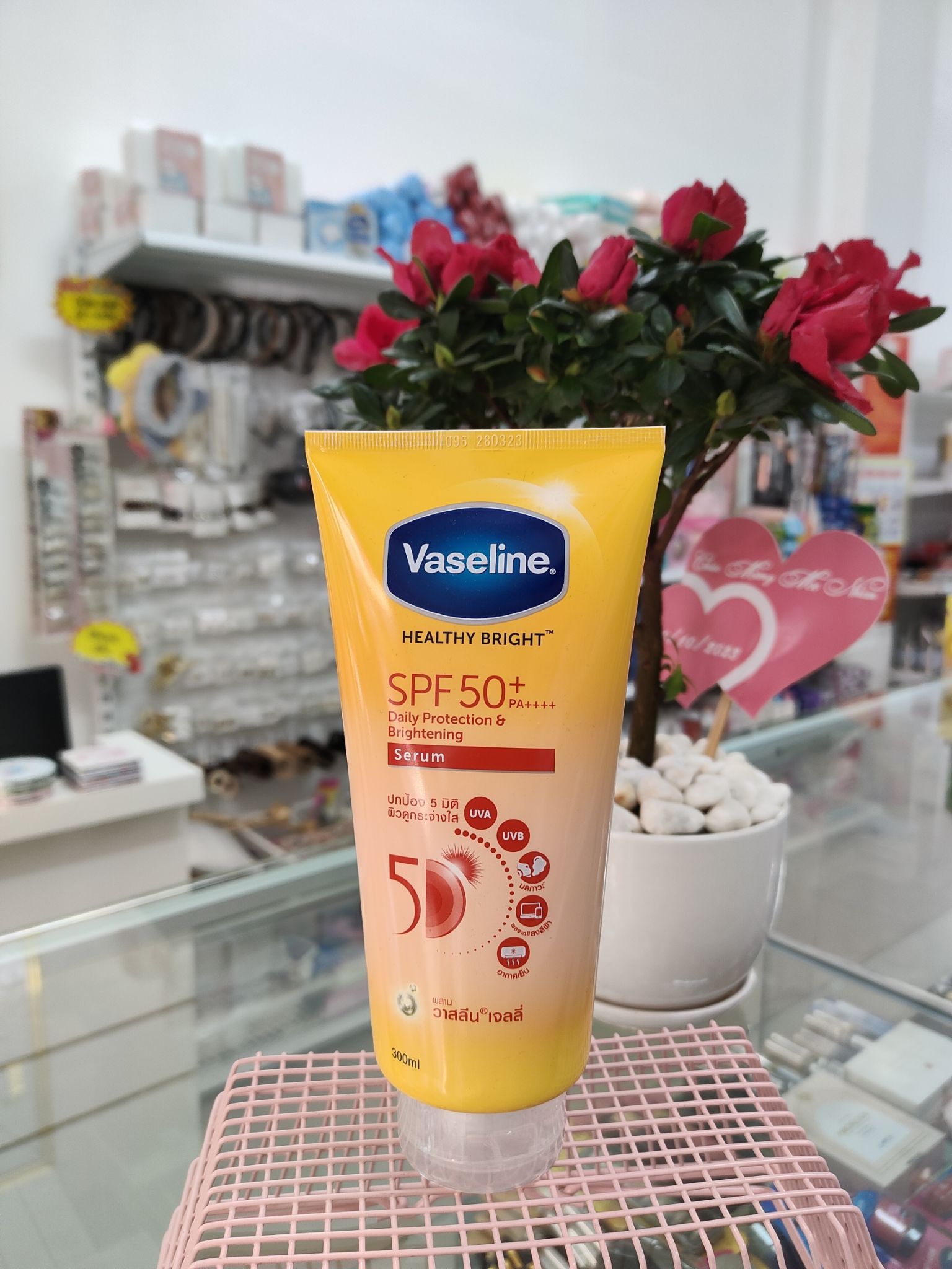 Dưỡng thể Vaseline Healthy White 50X - 300ml