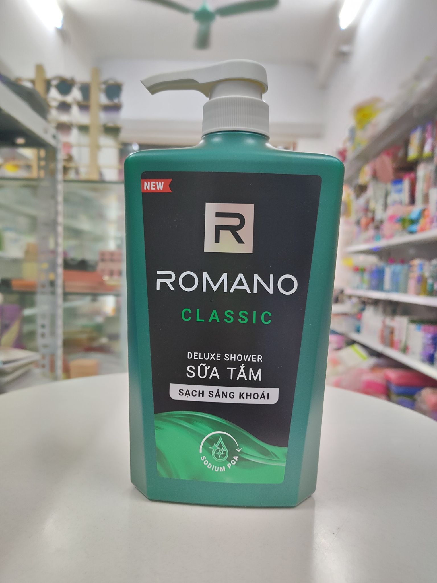 Sữa tắm Romano xanh 650ml