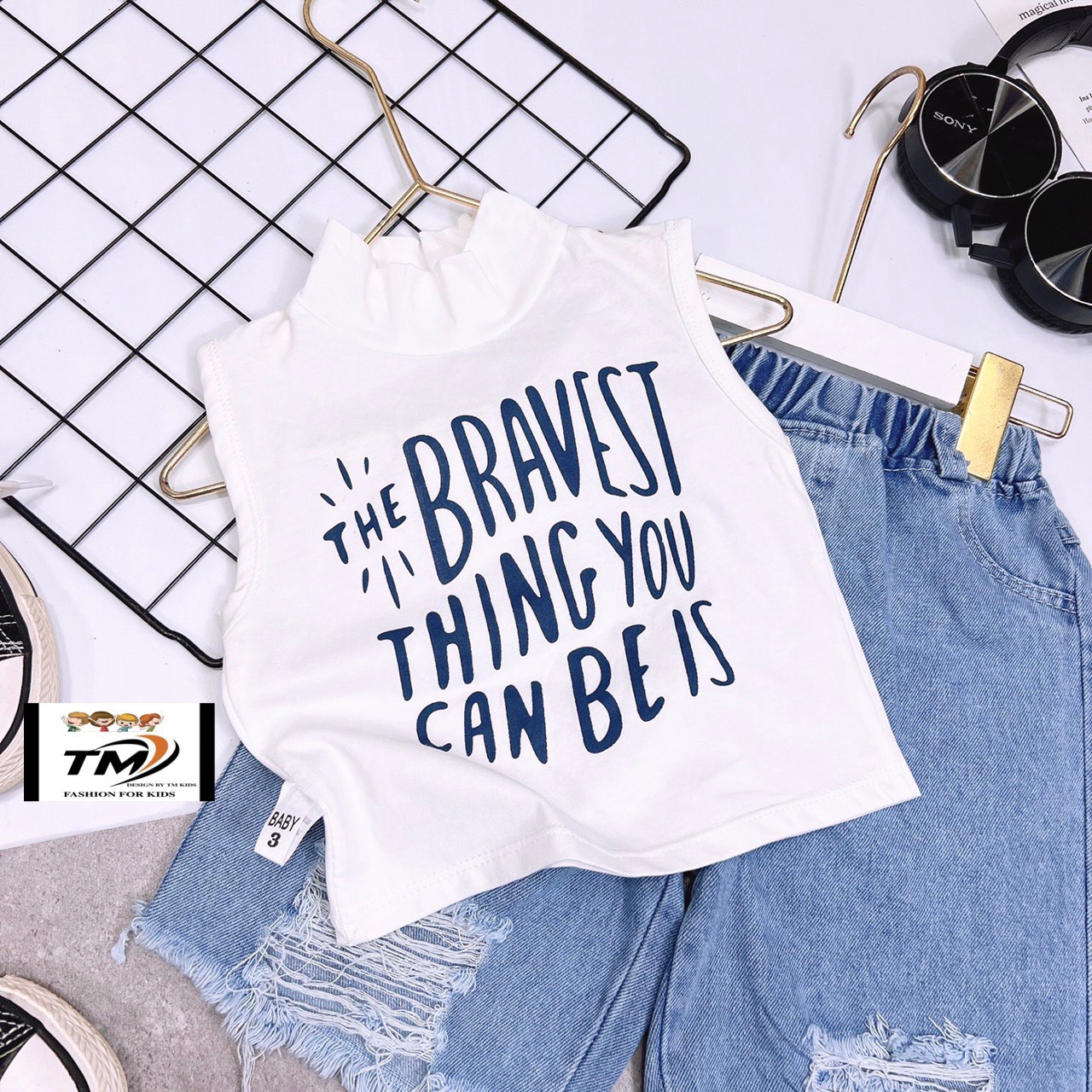 Bộ áo croptop bravest quần bò bé gái